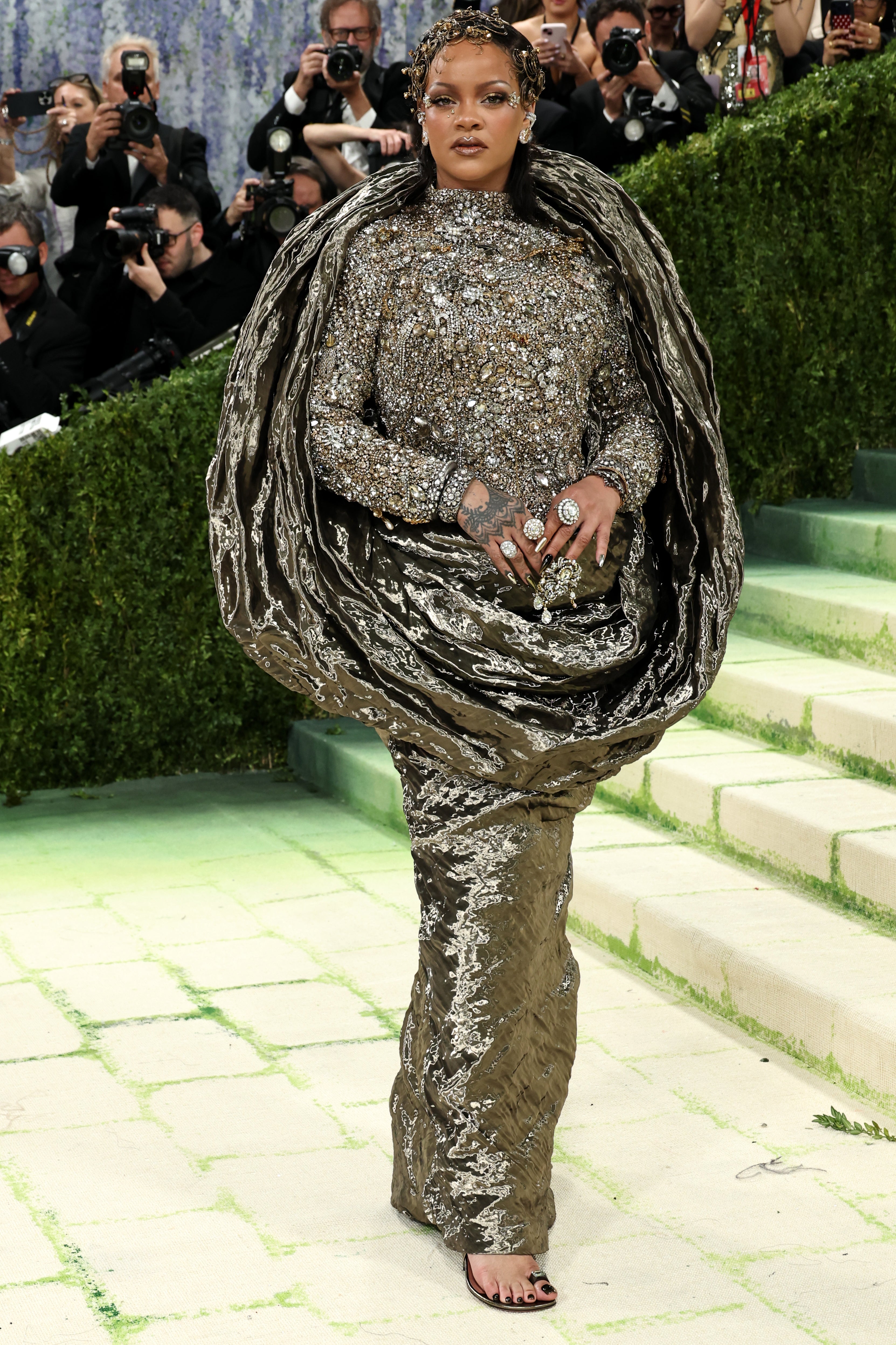 Rihanna, as always, arrived fashionably late, this time shining in a custom, sculptural Maison Margiela by Glenn Martens, complete with an Art Deco-style headpiece