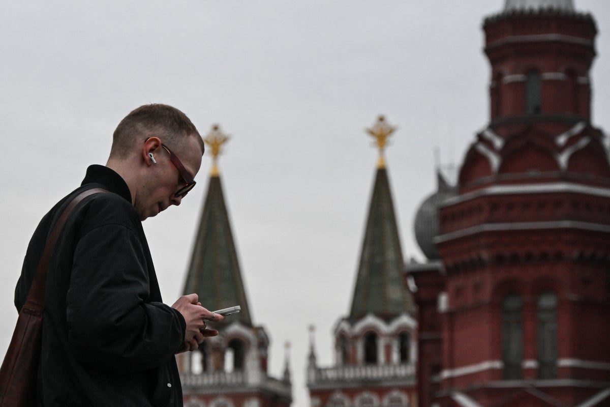 Kremlin Zafer Bayramı geçit törenini geri çekerken Rusya mobil interneti kesintiye uğrattı