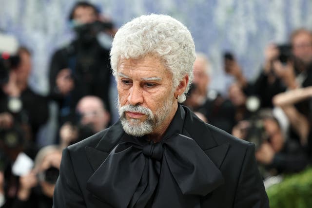 <p>Bad Bunny usa maquillaje de envejecimiento en la Met Gala 2026 </p>