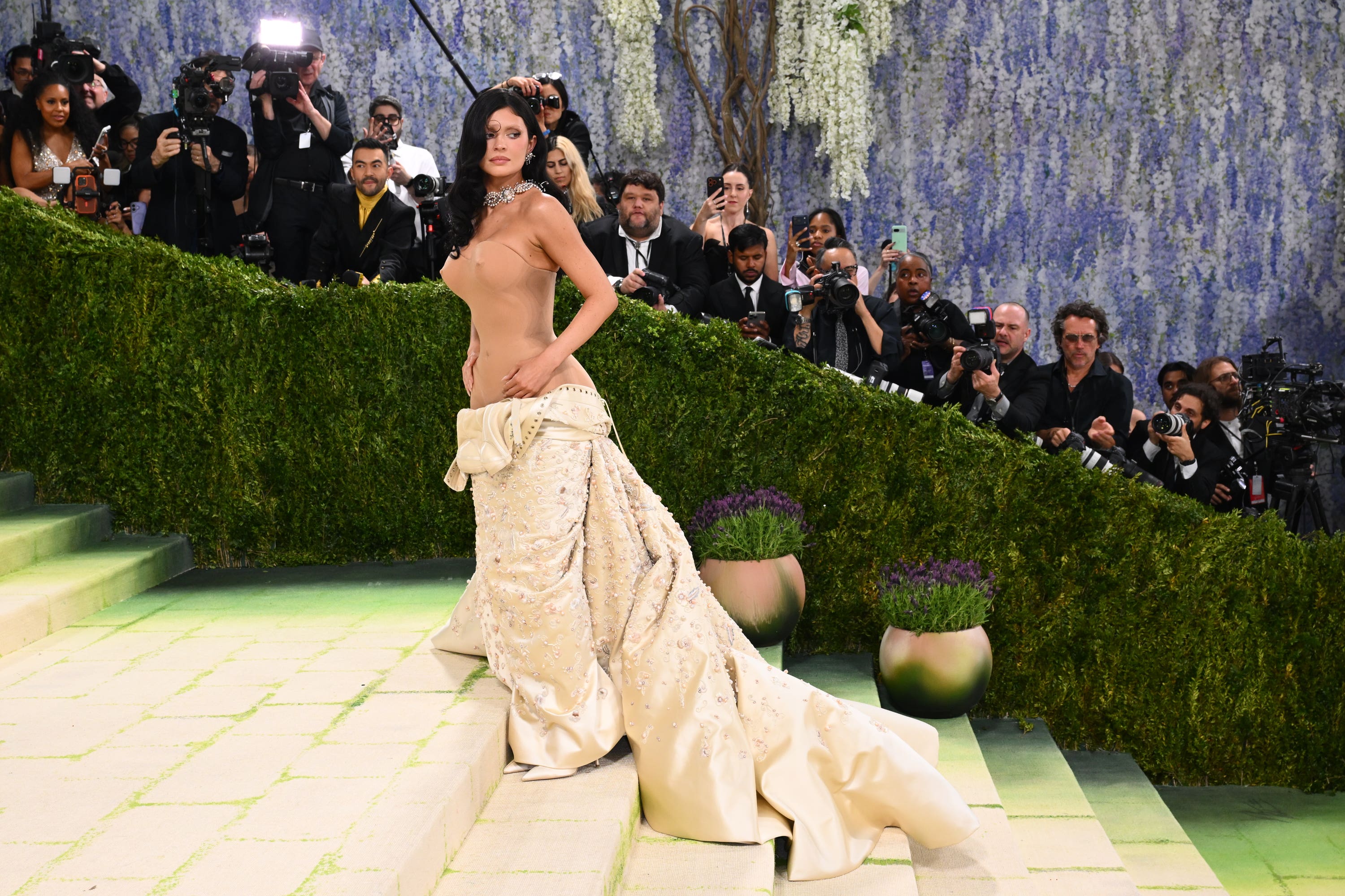 Kylie Jenner debuts bleached brows at Met Gala – are they making a  comeback? | The Independent