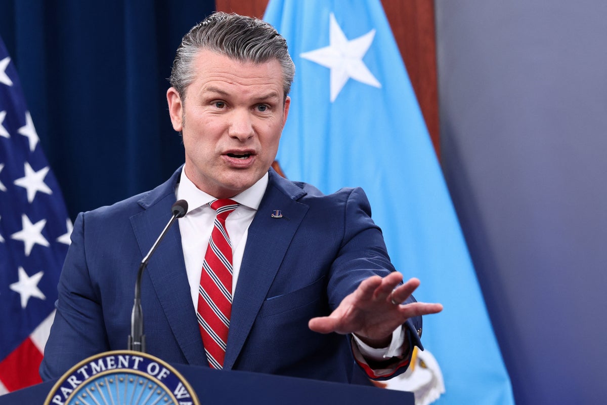 Hegseth ve Caine, İran suları raporunda "kamikaze yunusları"na değindiler: "Lazer ışınlarına sahip köpek balıkları gibi mi?"