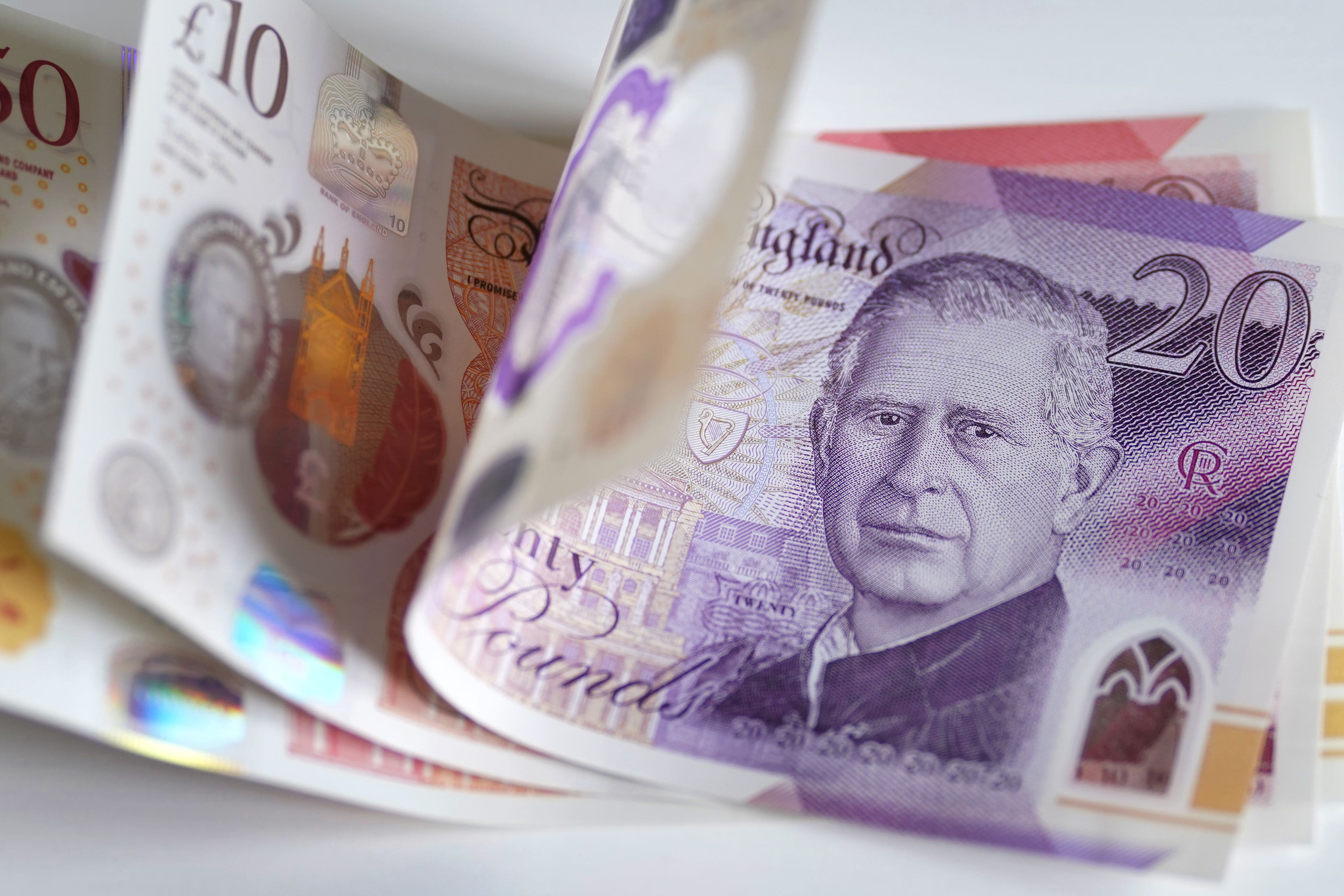 UK long-term borrowing costs rise to 28-year high