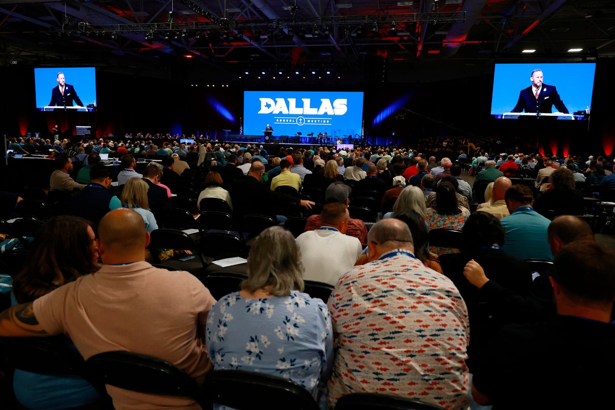 Southern Baptist Convention continues membership slide but grows in attendance, baptisms