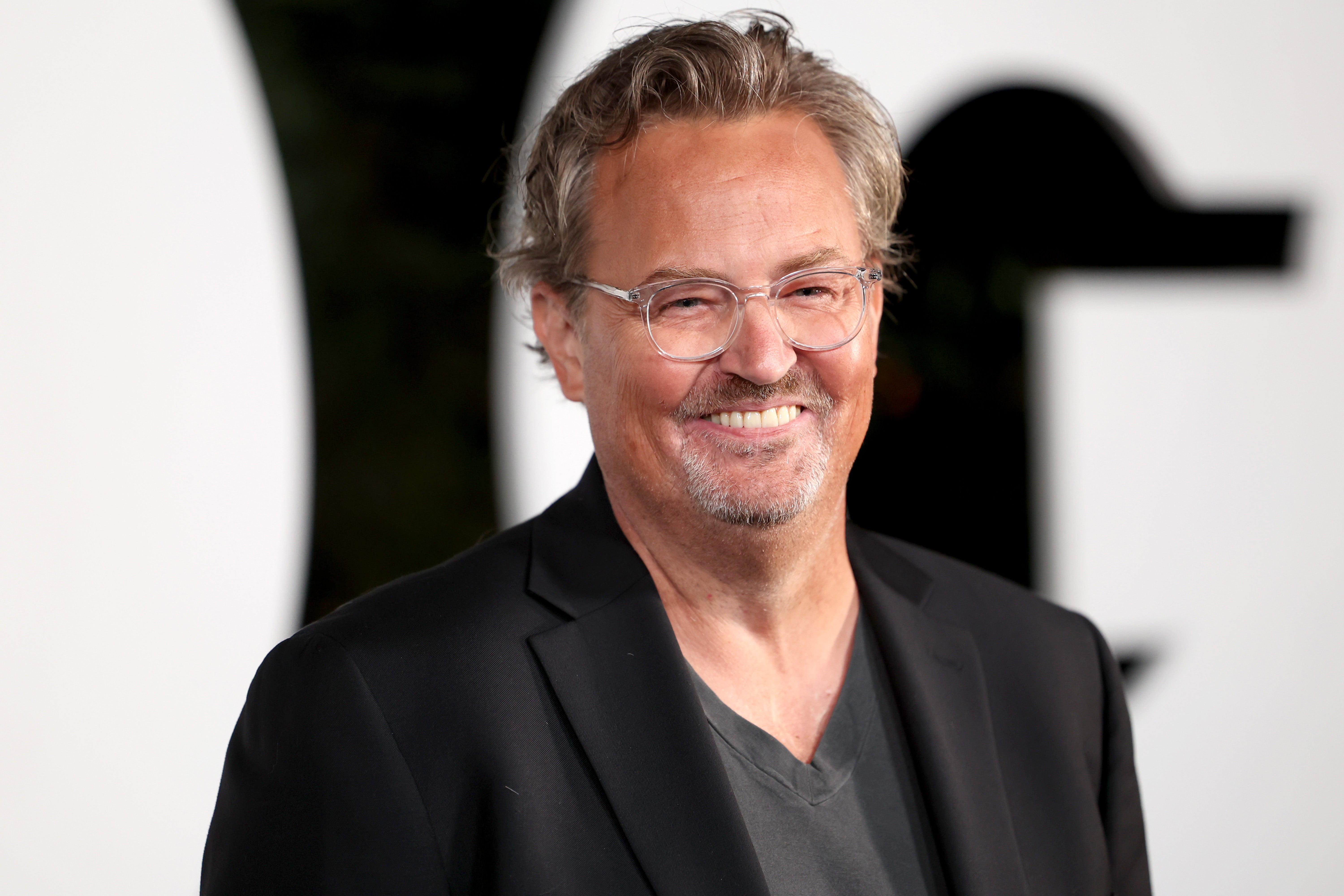 O assistente de longa data de Matthew Perry, Kenneth Iwamasa, foi condenado a 41 meses de prisão por causa da overdose fatal do ator.