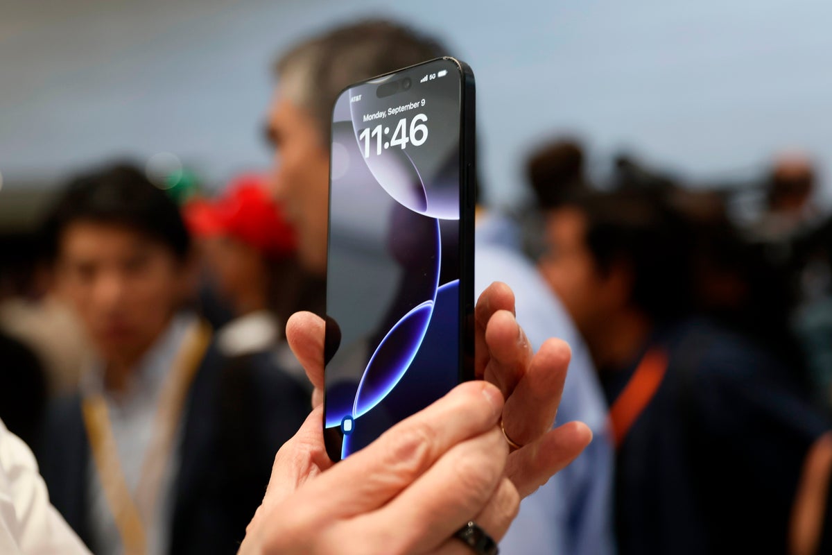 Some iPhone owners could get up to $95 payment after Apple agrees to settle case for $250 million