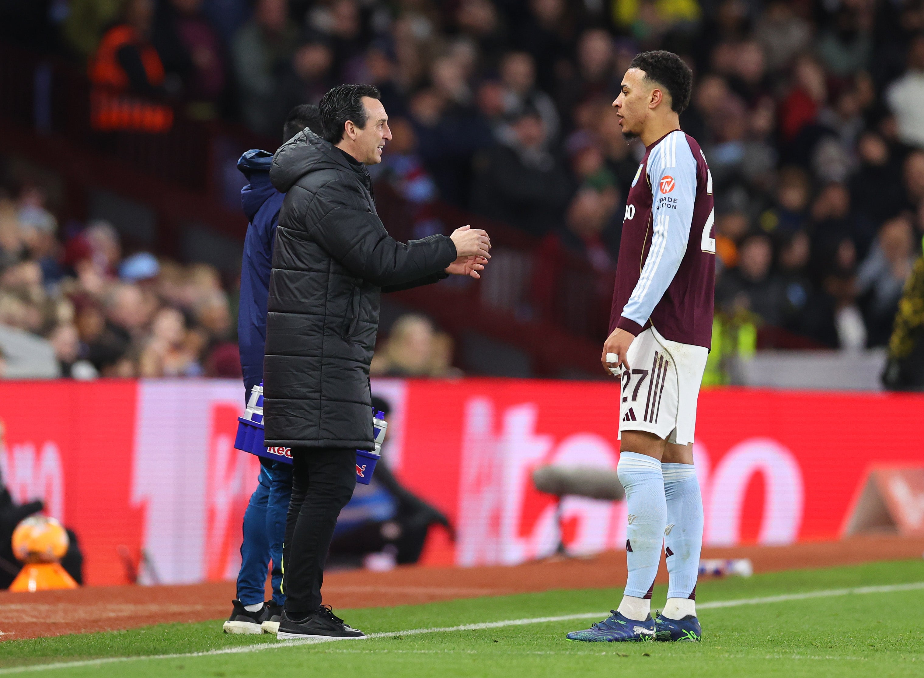 Unai Emery speaks to Rogers, his midfield maestro