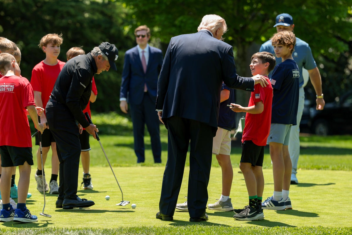 Watch as Trump misses all his putts at Presidential Fitness Test event