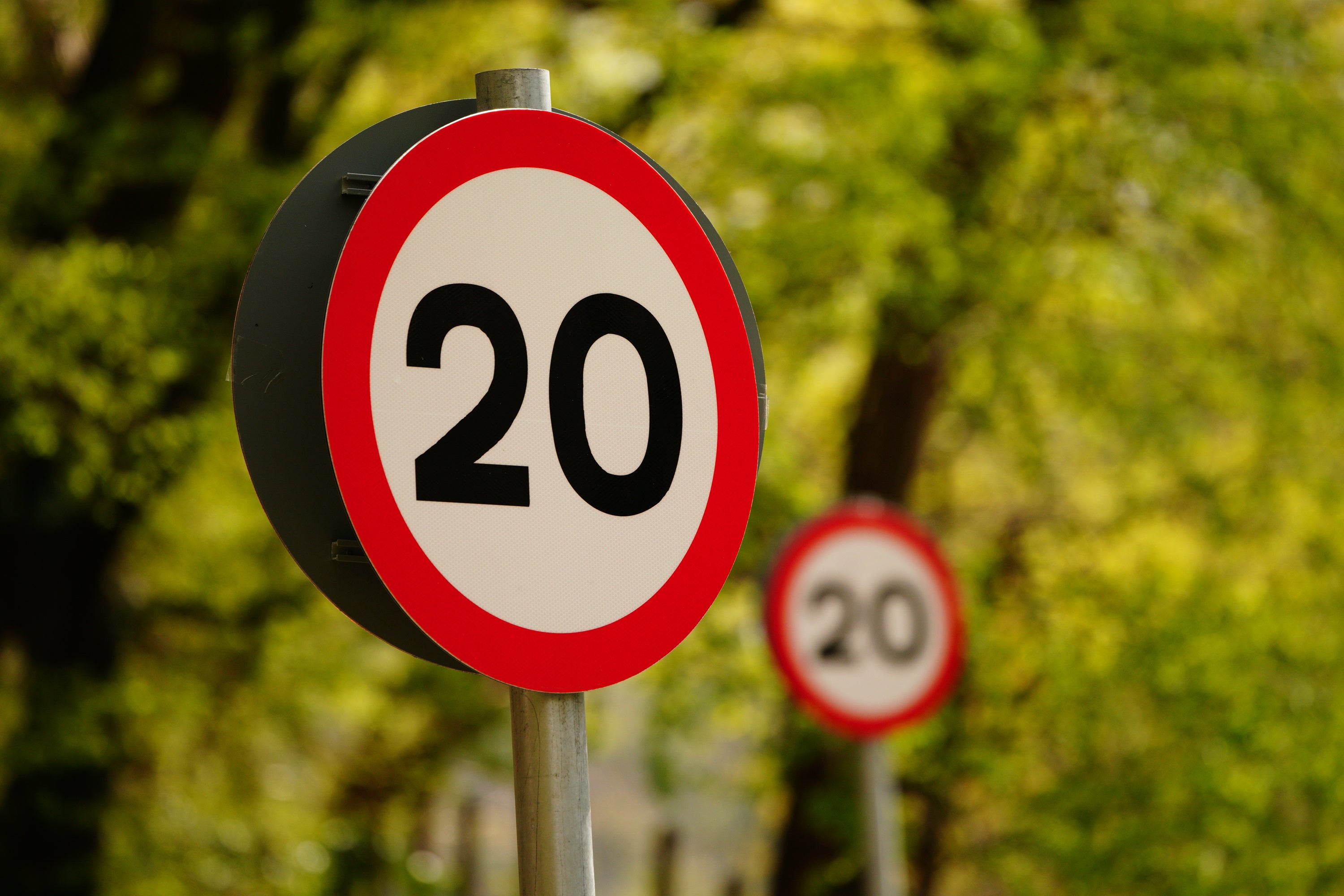 Speed limits should be cut to lower energy demand, the think tank said