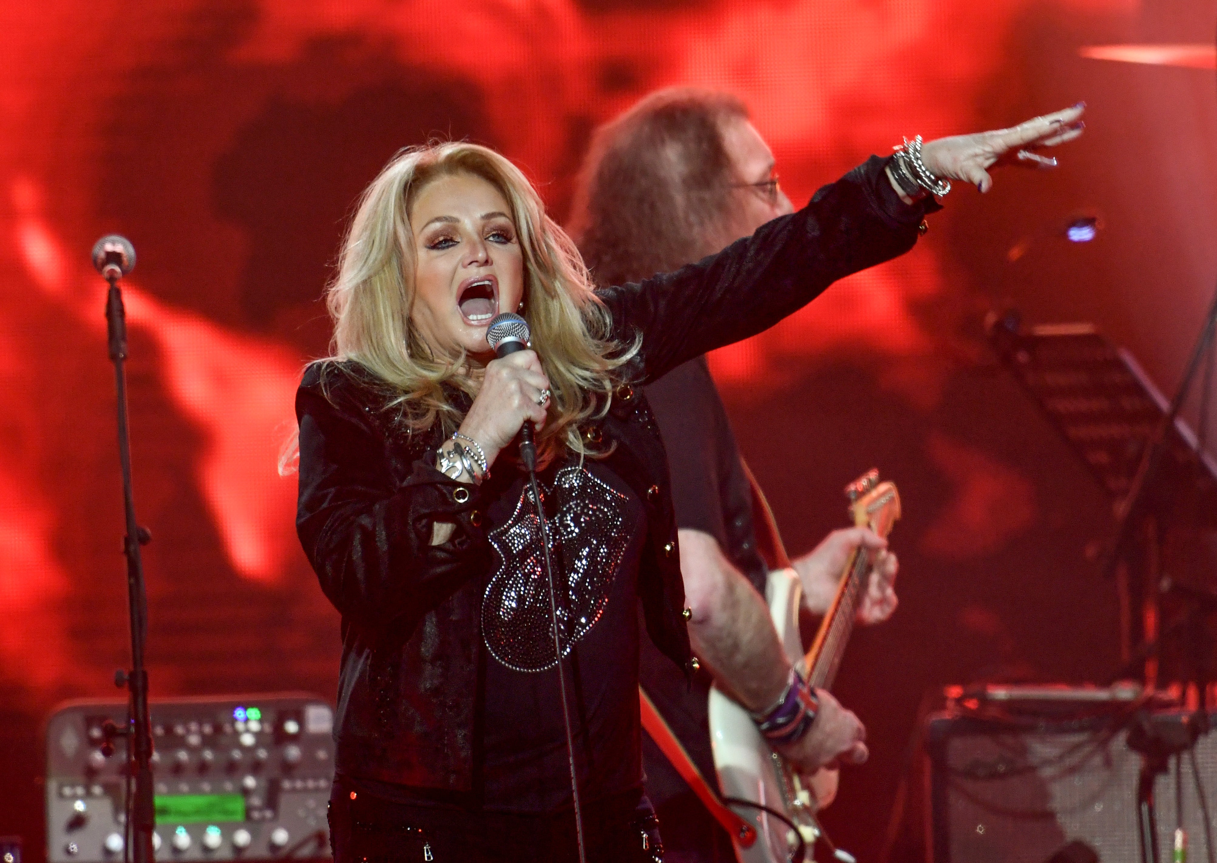 Bonnie Tyler has undergone emergency surgery
