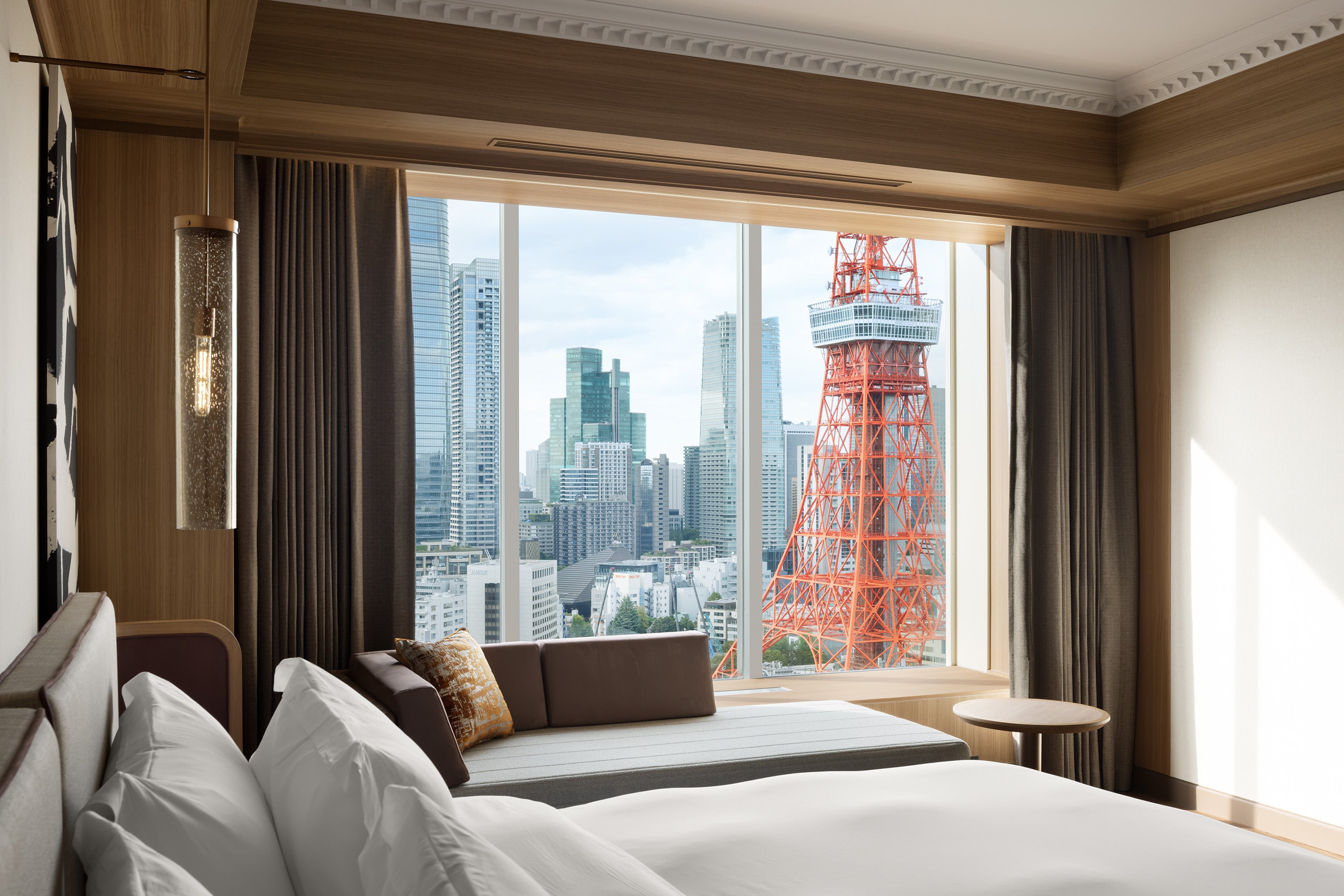 A room with views of the Tokyo Tower (Prince Park Tower)