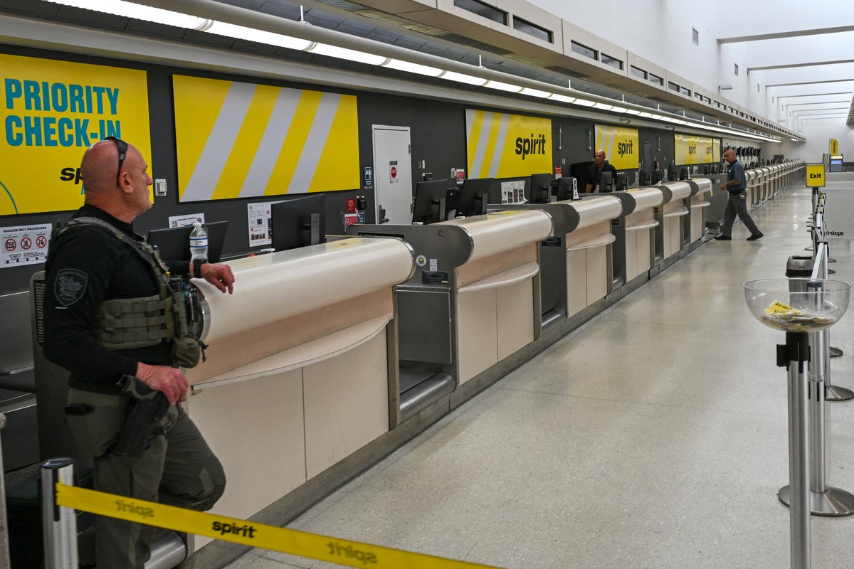 Spirit Airlines collapse leaves thousands stranded after mass flight cancellations