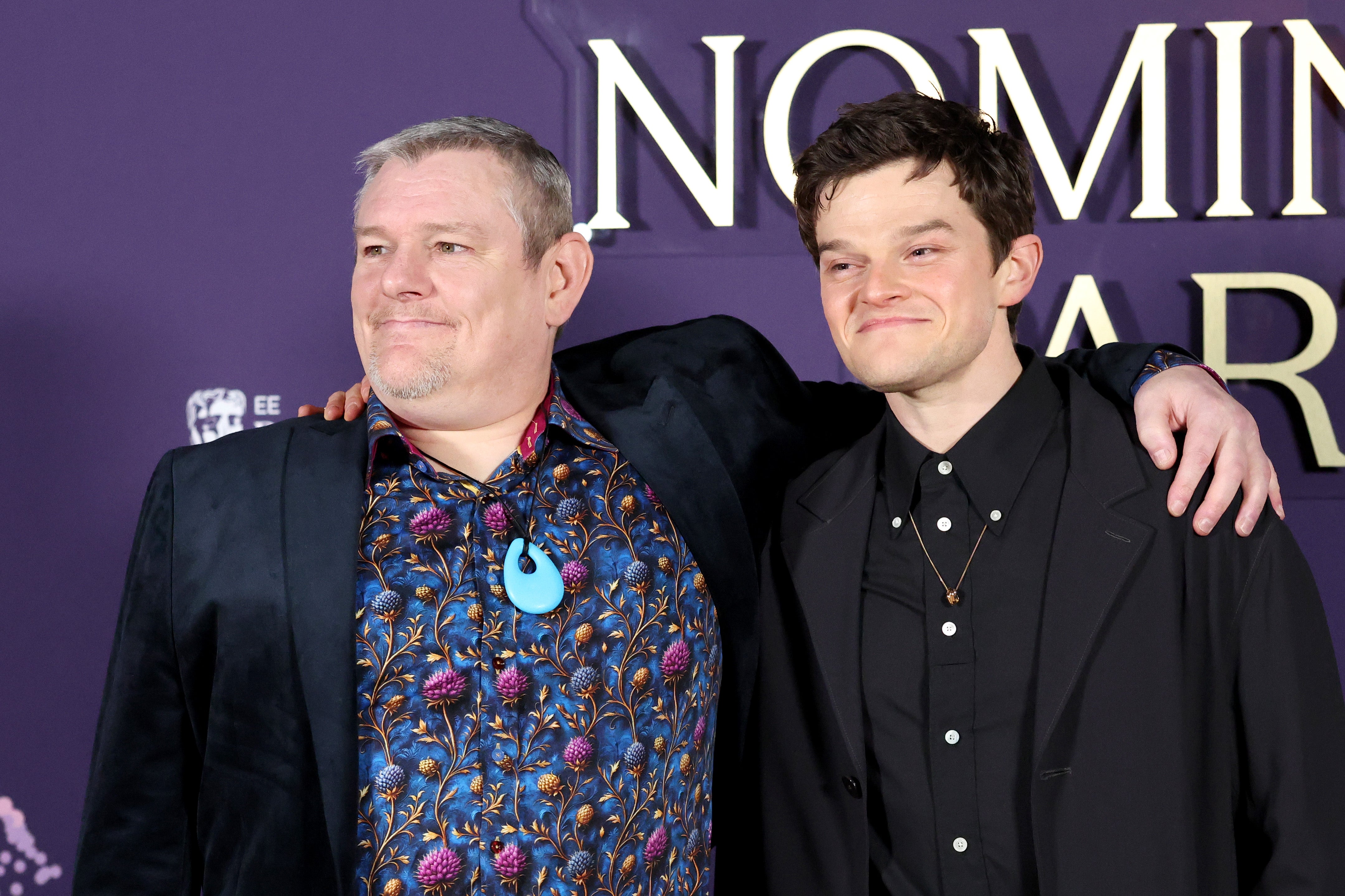 John Davidson con Robert Aramayo, che ha vinto un Bafta per averlo interpretato sul grande schermo