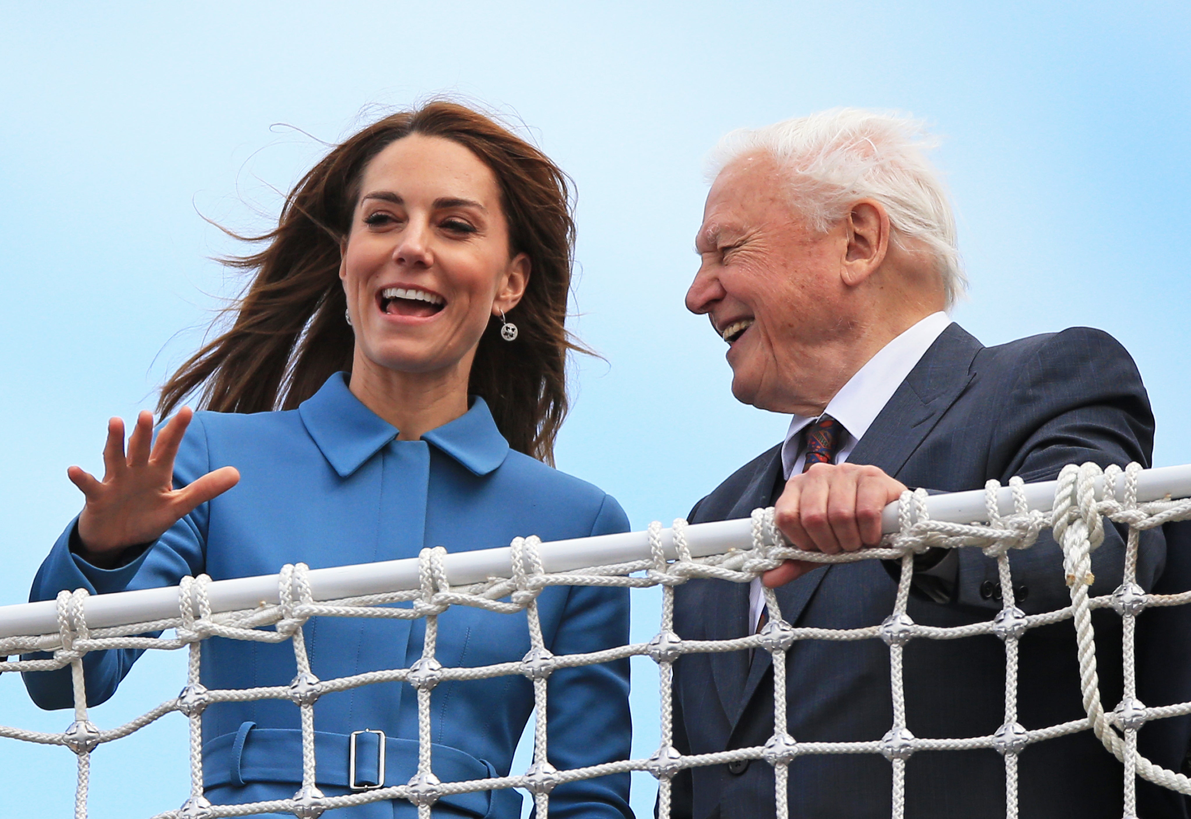 A Princesa de Gales e Sir David Attenborough, durante a cerimônia de nomeação do navio de pesquisa polar, em homenagem a Sir David