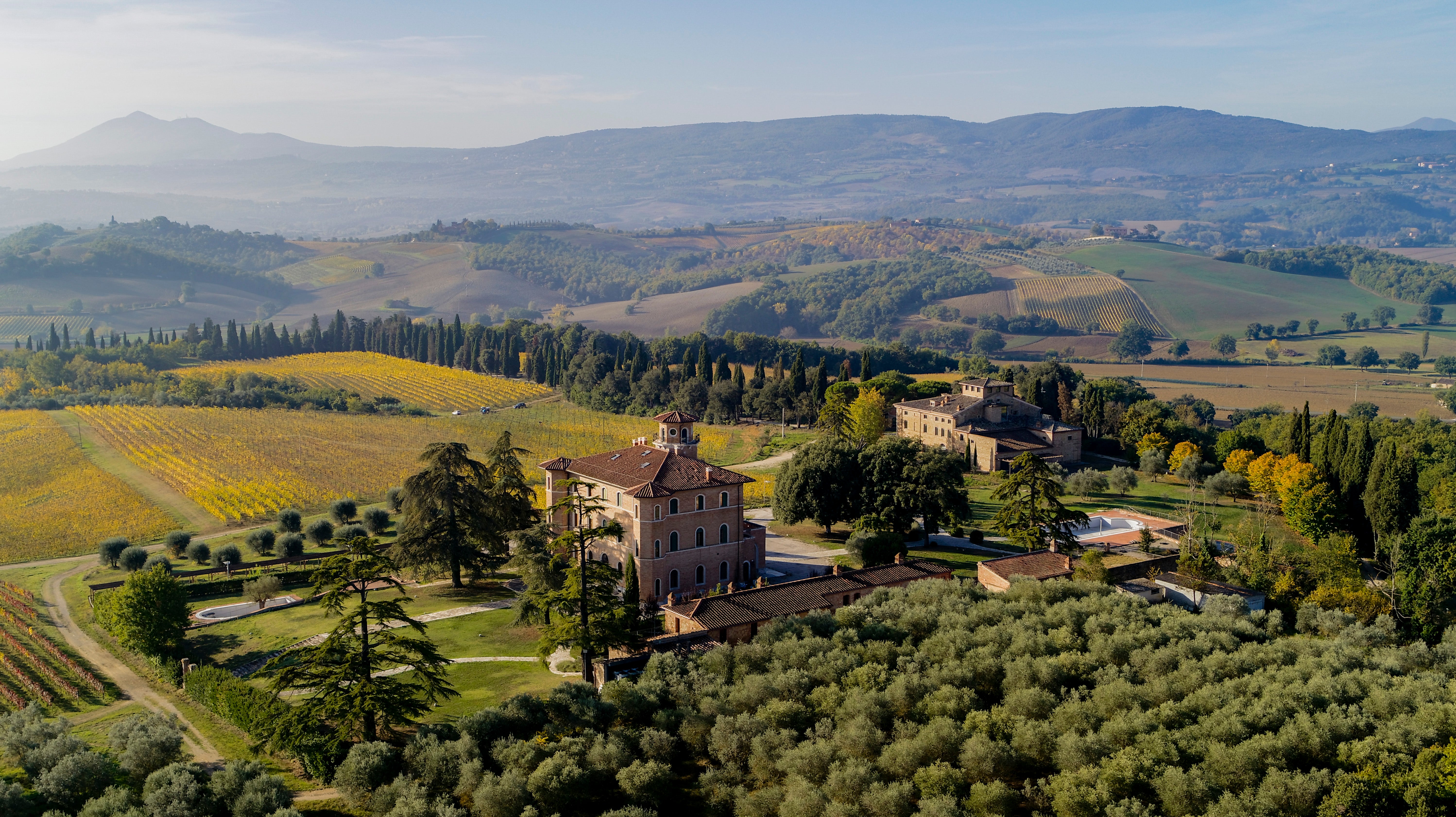 Precise Tale Poggio Alla Sala sits in rolling Tuscan countryside