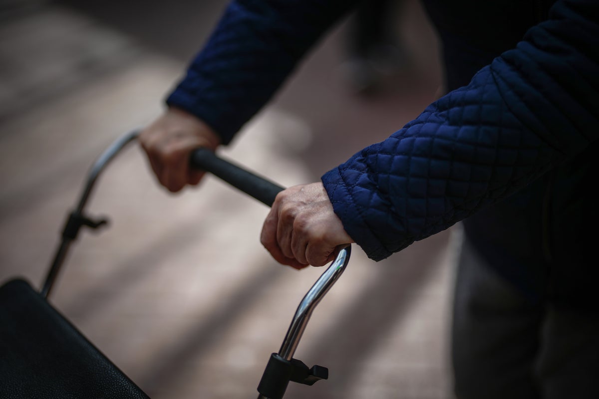 Study finds falls after age of 40 could increase future dementia risk – UK Times