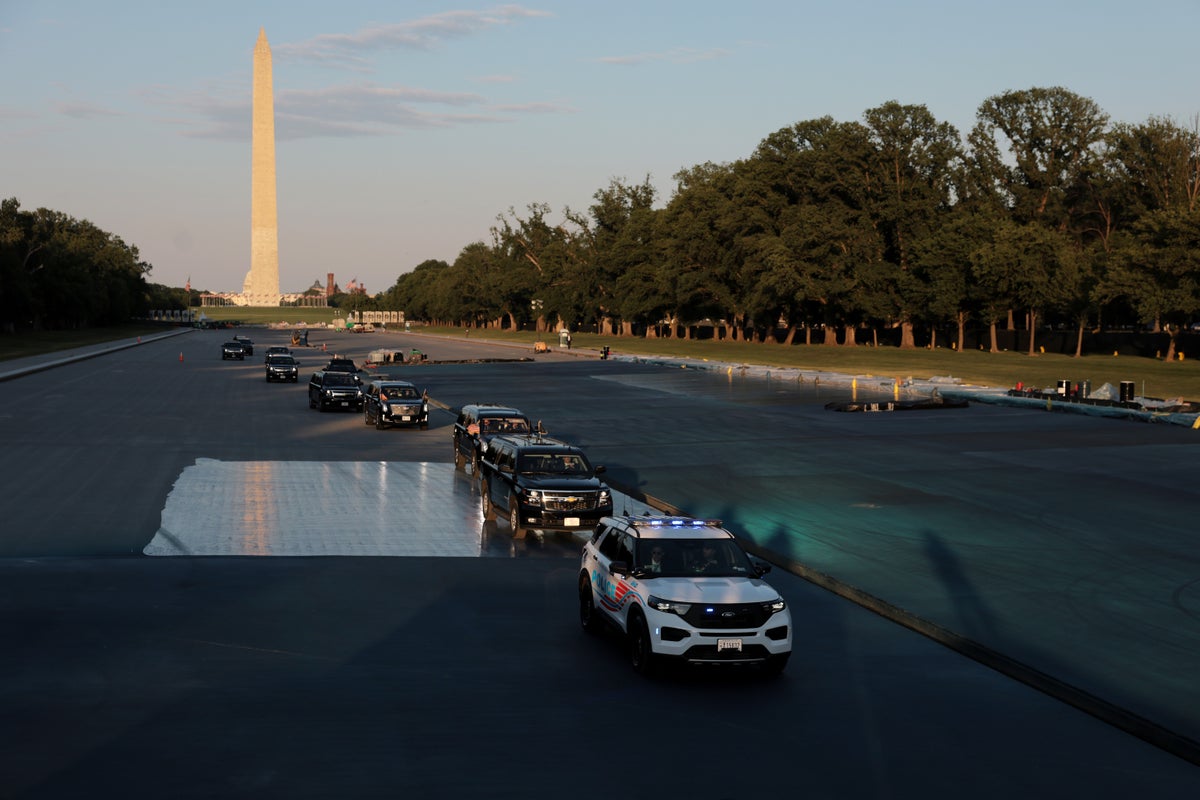 Trump rides through Lincoln Memorial icon to check out renovation work by his &lsquo;pool guy&rsquo;
