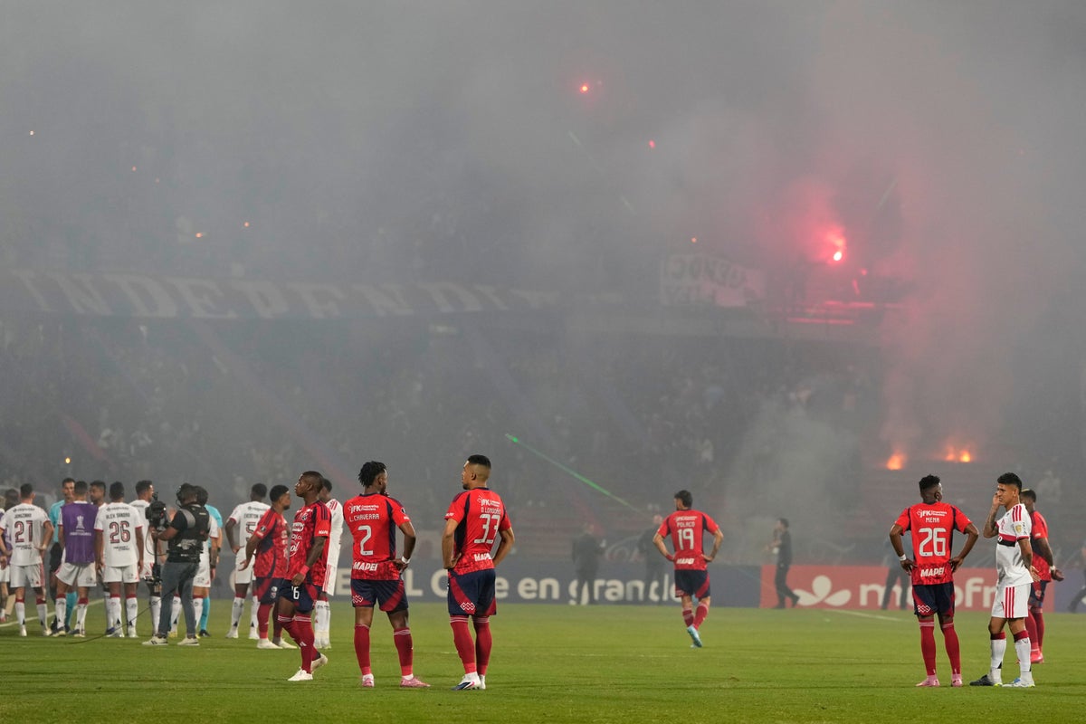 Copa Libertadores soccer match halted after just 3 minutes when fans protest with flares – UK Times