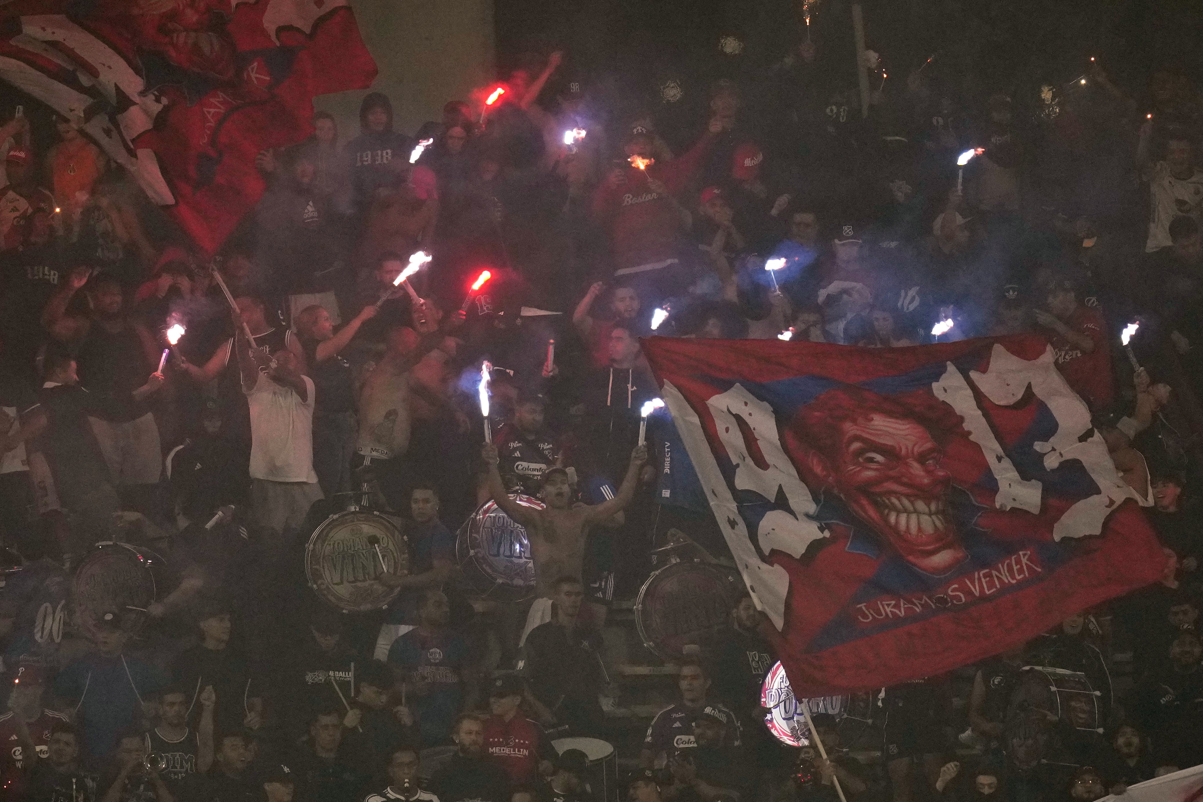 Fans of Colombia's Independiente Medellin cheer and light flares during a Copa Libertadores Group A soccer match between Independiente Medellinin and Brazil's Flamengo in Medellin, Colombia, Thursday, May 7, 2026. (AP Photo/Fernando Vergara)