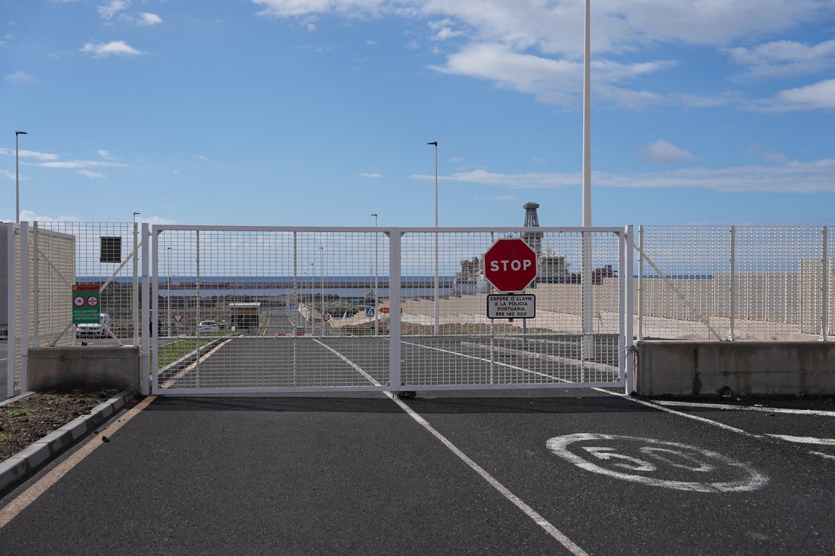 Spanish tourist island of Tenerife readies for evacuations as hantavirus-hit cruise ship approaches