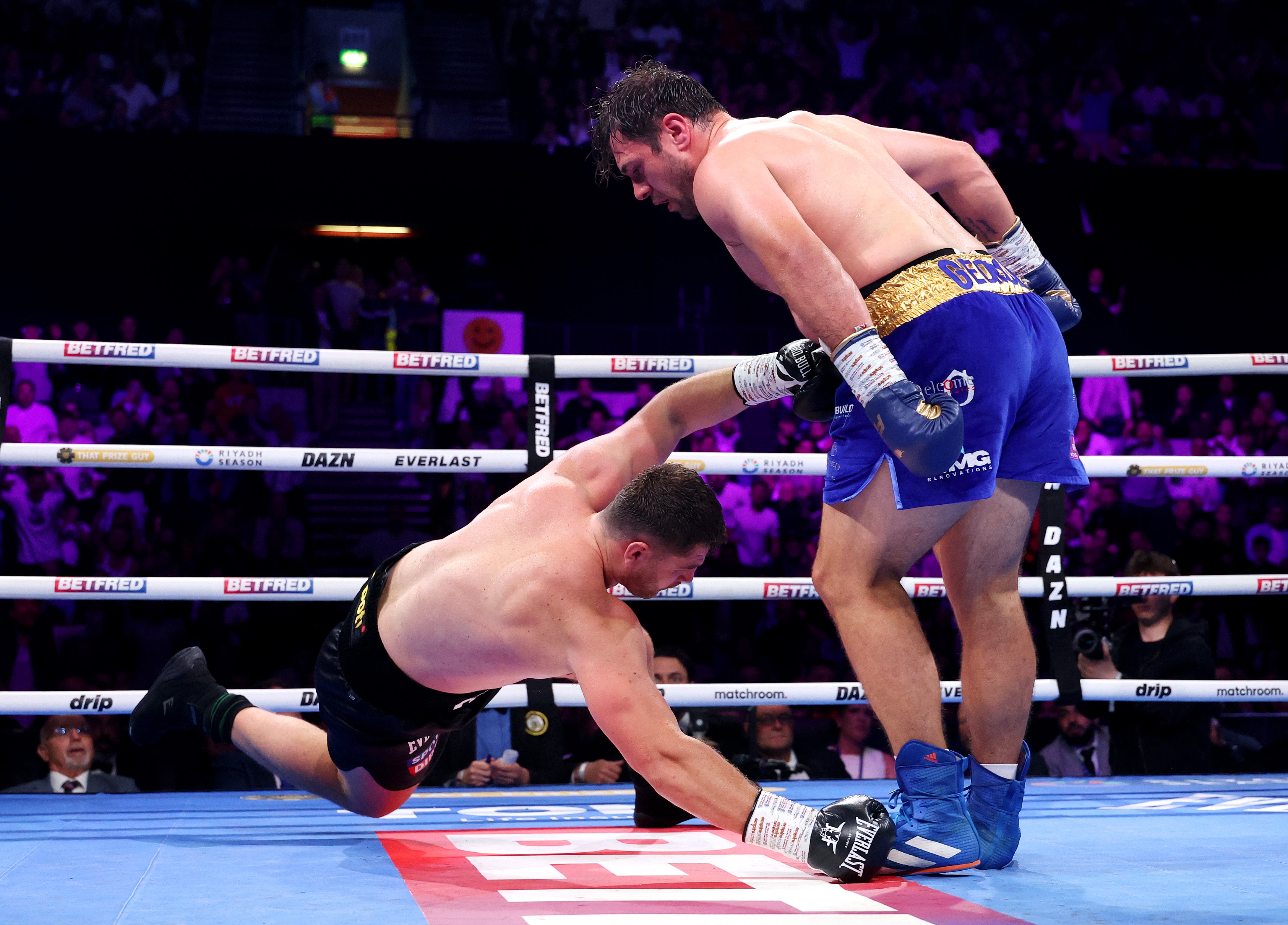 Allen during his rematch against Johnny Fisher, a stoppage victory