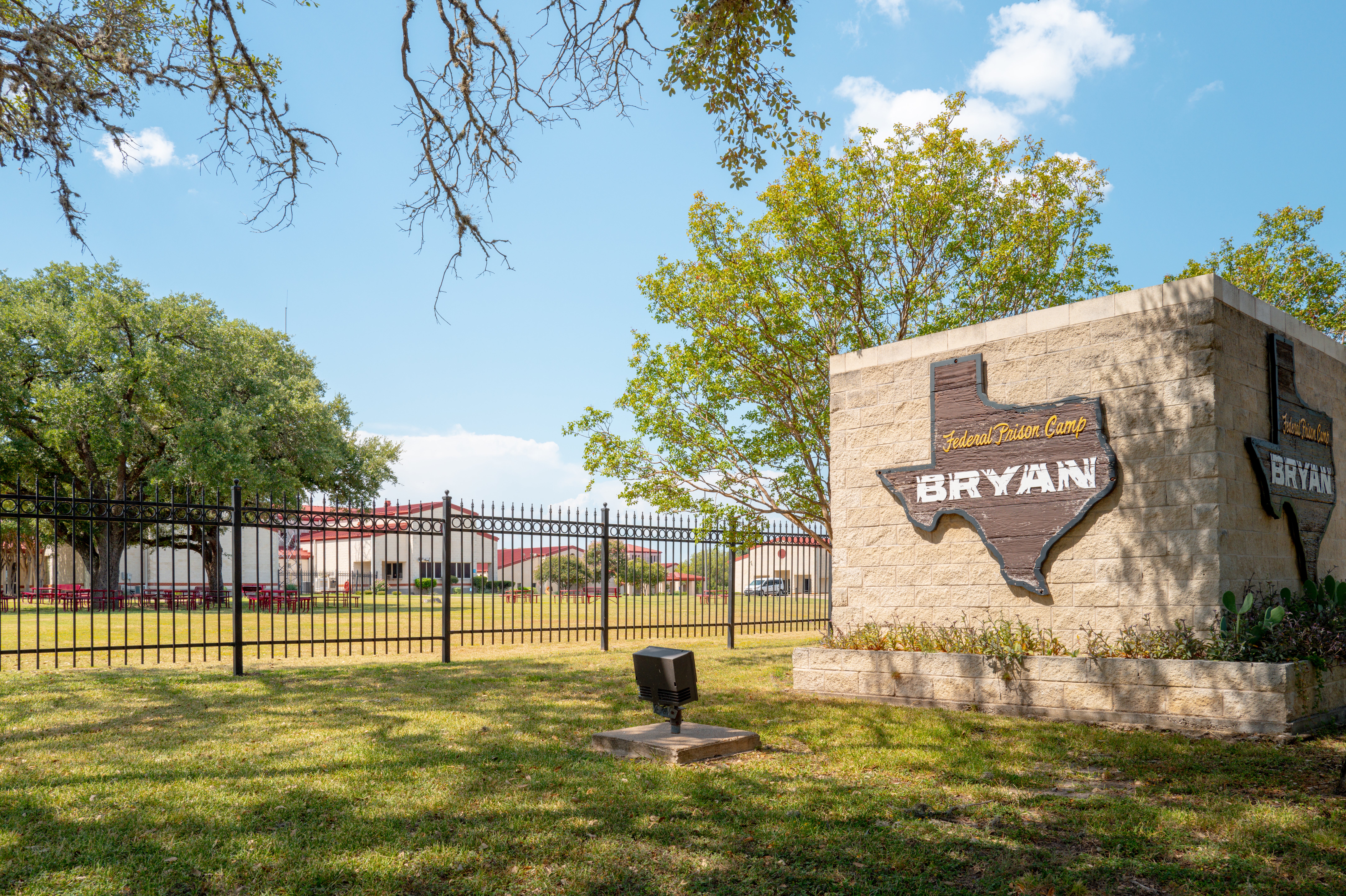 Inmates at the Bryan facility reported that Ghislaine Maxwell’s arrival triggered strict new security measures, including unit lockdowns and the closing of window blinds