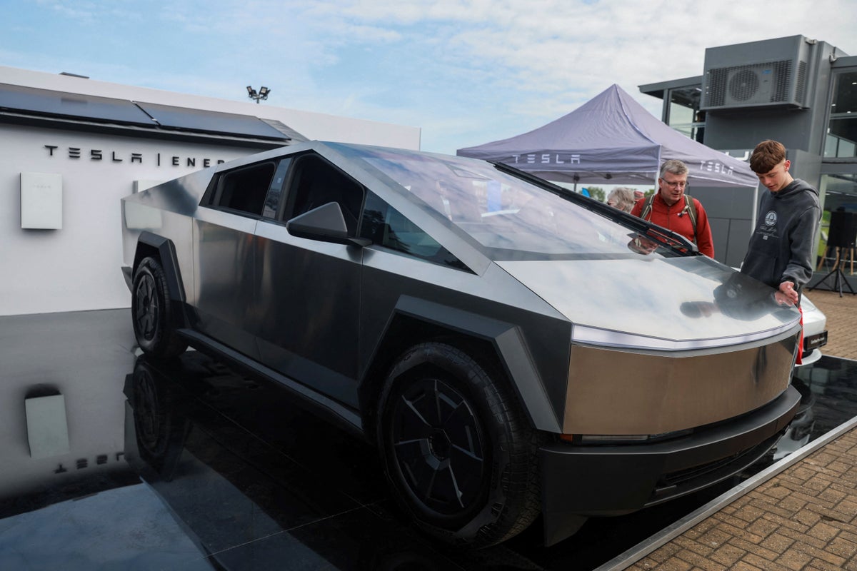 https://static.independent.co.uk/2026/05/09/01/2026-05-08T144624Z_1195103710_RC2X4LA7JN2J_RTRMADP_3_AUTOS-BRITAIN-ELECTRIC.jpg?width=1200&height=800&crop=1200:800