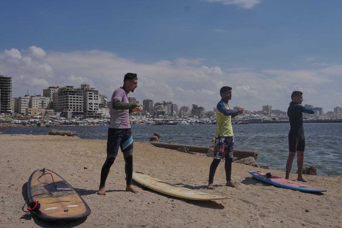 Surfers in war-torn Gaza find rare moments of joy taking to the waves – UK Times