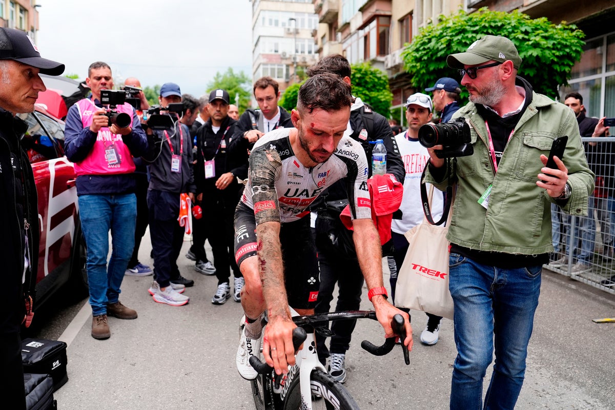 Adam Yates forced to withdraw from Giro d’Italia after crash as Paul Magnier sprints to stage three victory