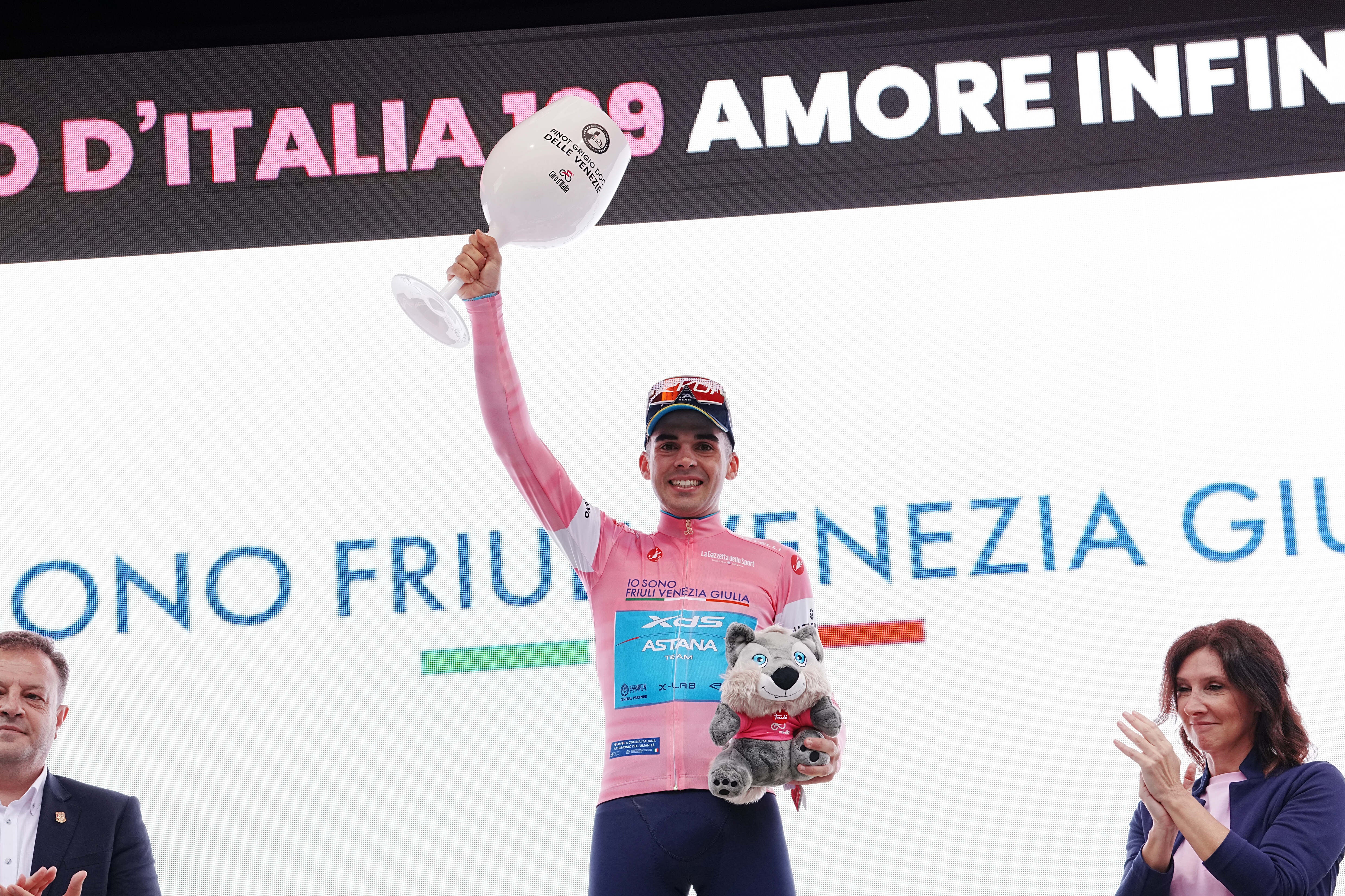 Guillermo Thomas Silva took the maglia rosa after his stage win