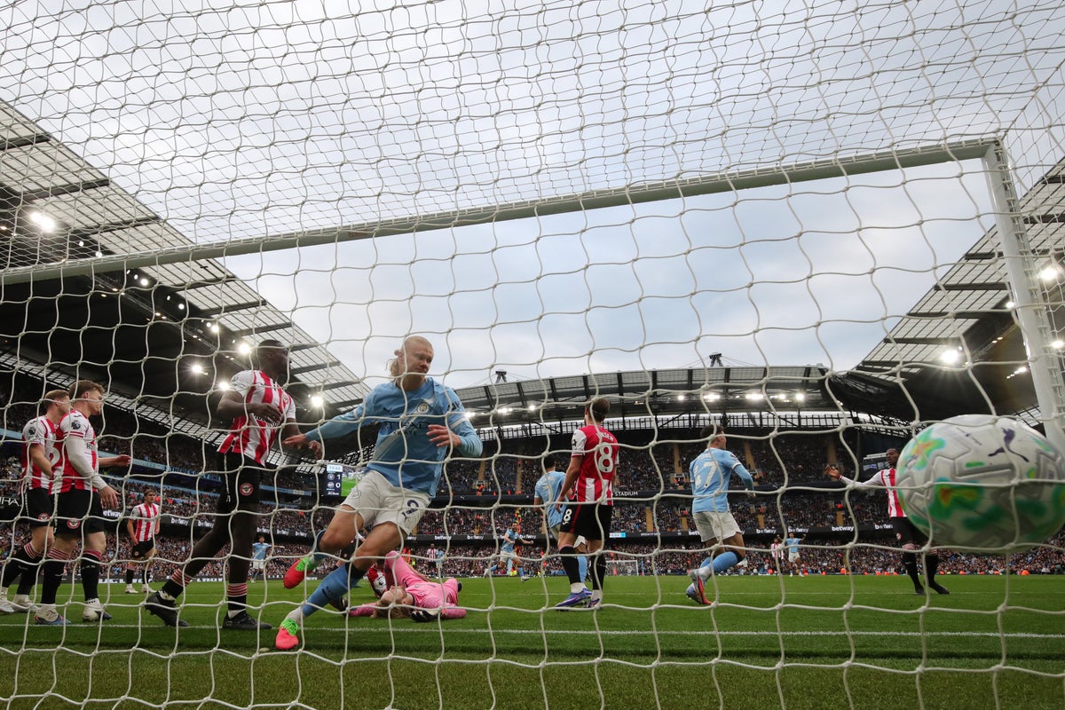 Man City keep pressure on Arsenal in Premier League title race