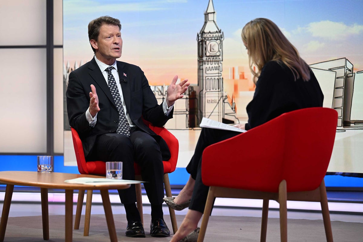 Reform accused of failing to condemn ‘clear racism’ after councillor’s ‘Nigerians should fill pot holes’ remark – UK Times Reform accused of failing to condemn ‘clear racism’ after councillor’s ‘Nigerians should fill pot holes’ remark – UK Times