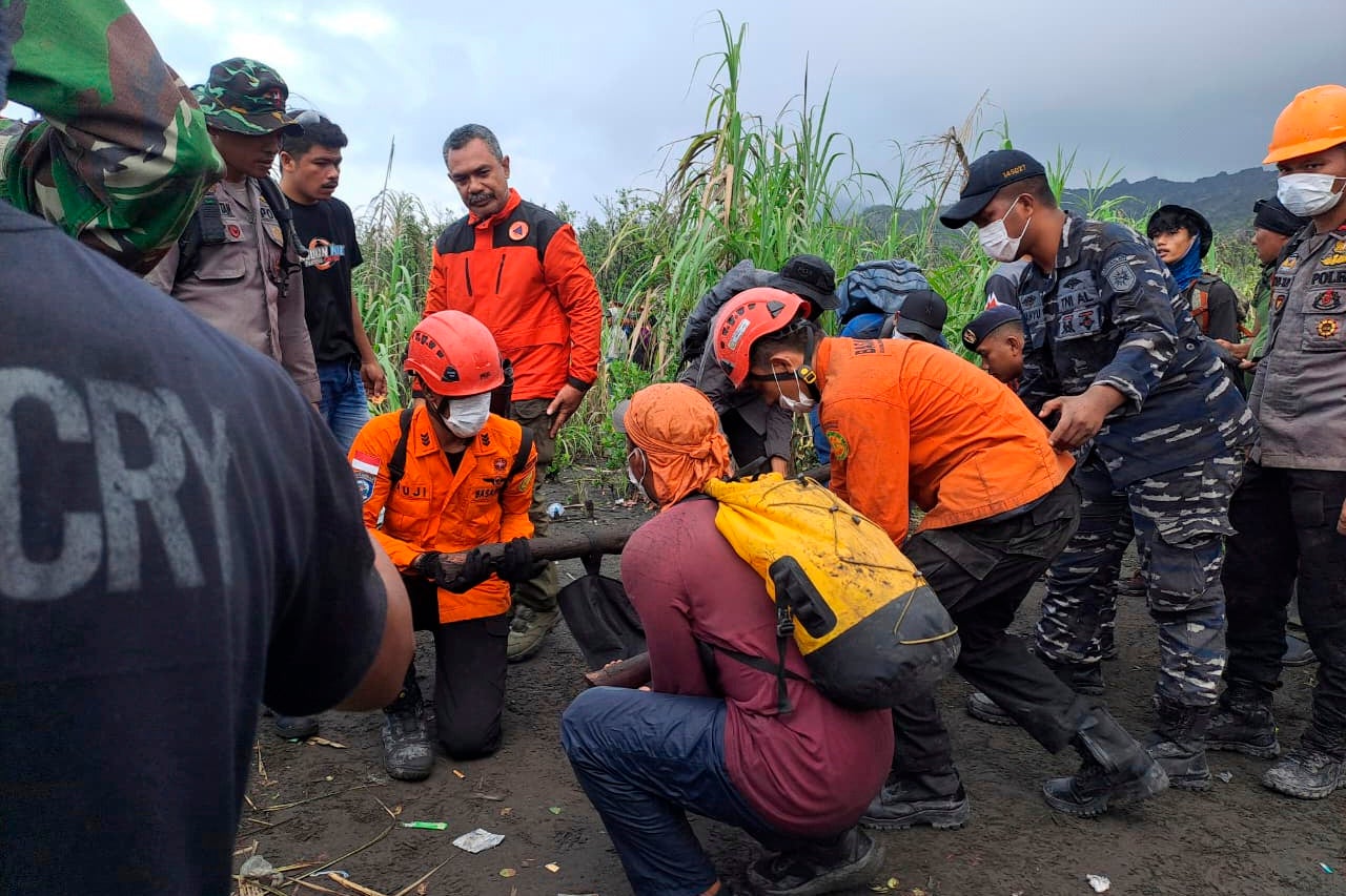 The bodies of two Singaporean hikers have been discovered