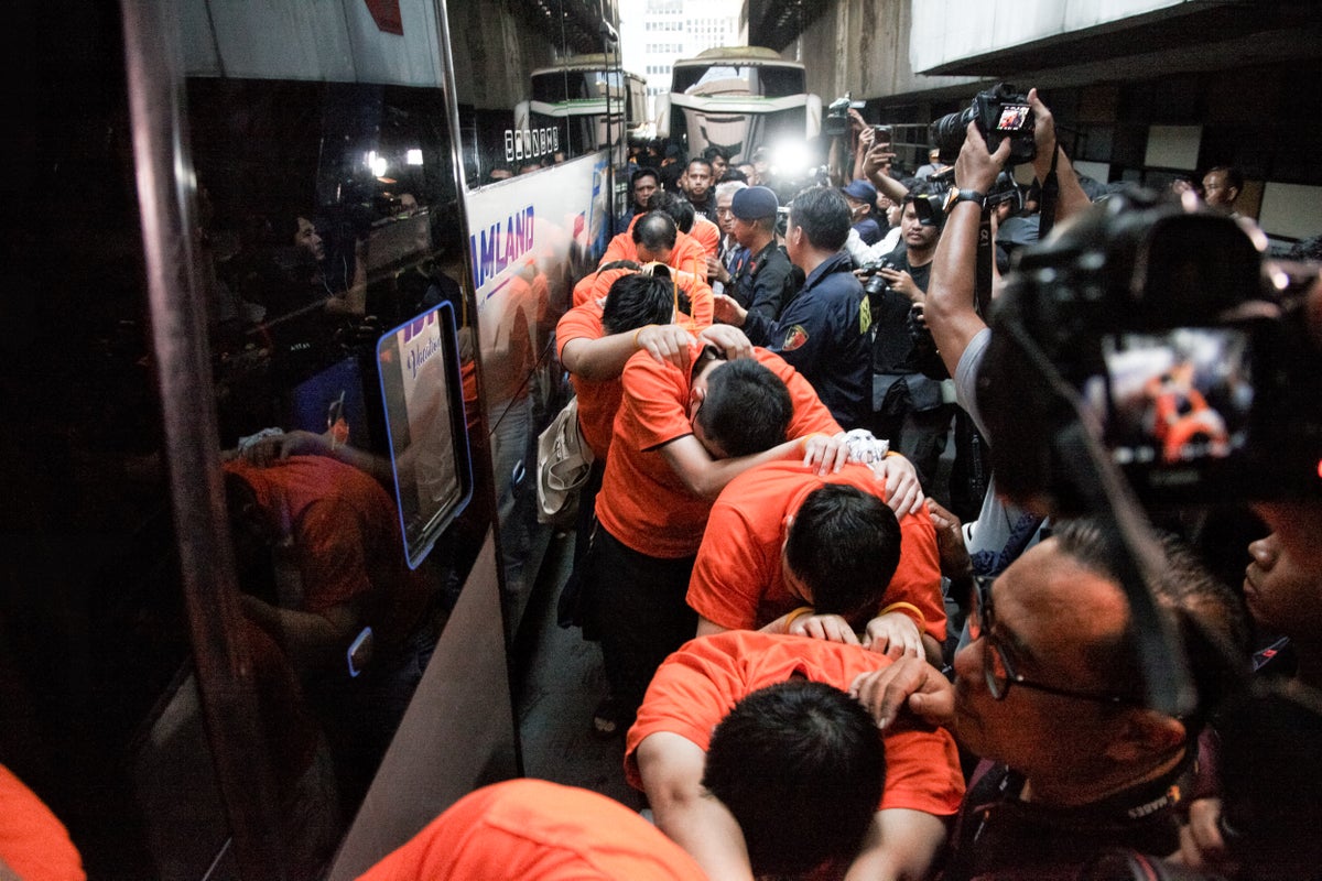 Indonesia police arrest hundreds of foreign nationals in illegal online gambling raid – UK Times Indonesia police arrest hundreds of foreign nationals in illegal online gambling raid – UK Times
