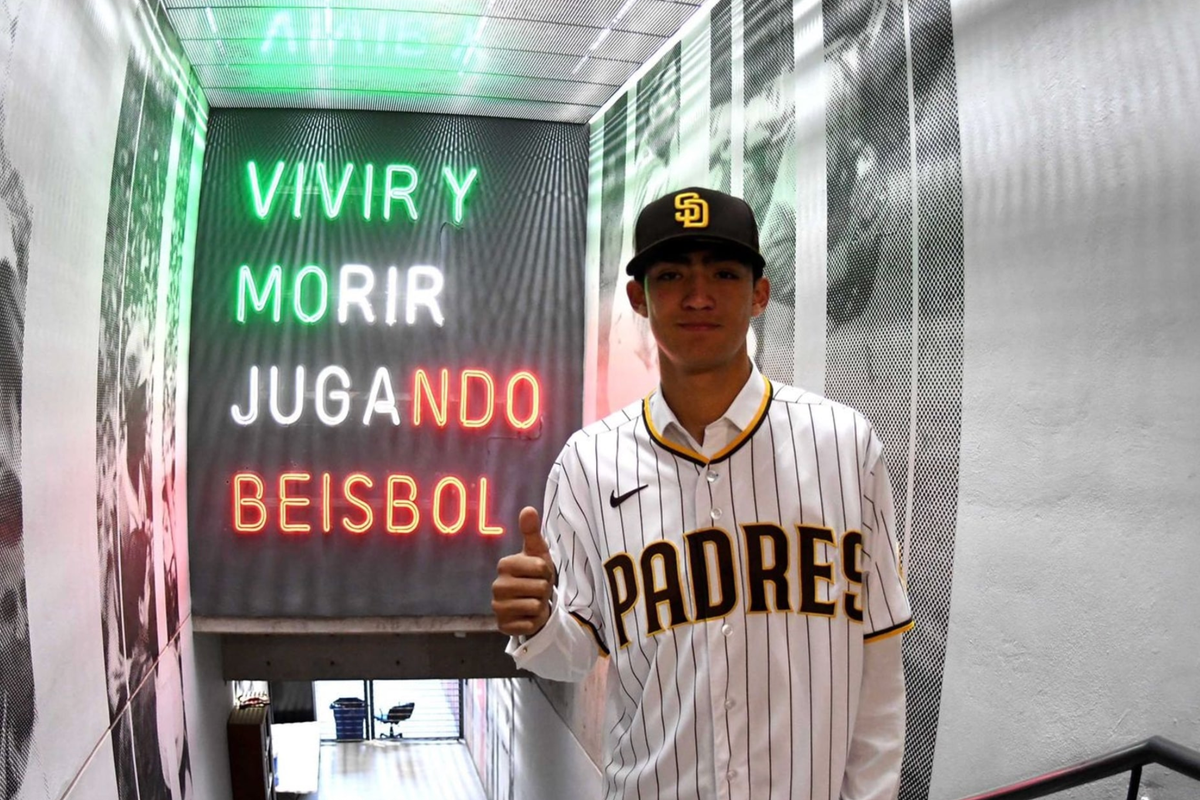 Top MLB prospect self-deports after pleading guilty to transporting undocumented immigrants Top MLB prospect self-deports after pleading guilty to transporting undocumented immigrants