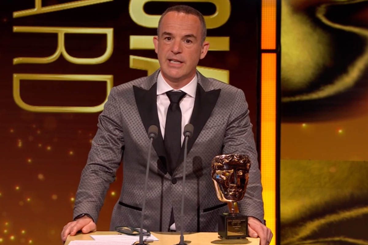 Martin Lewis tearfully recalls his mother’s death in emotional TV Bafta speech – UK Times Martin Lewis tearfully recalls his mother’s death in emotional TV Bafta speech – UK Times