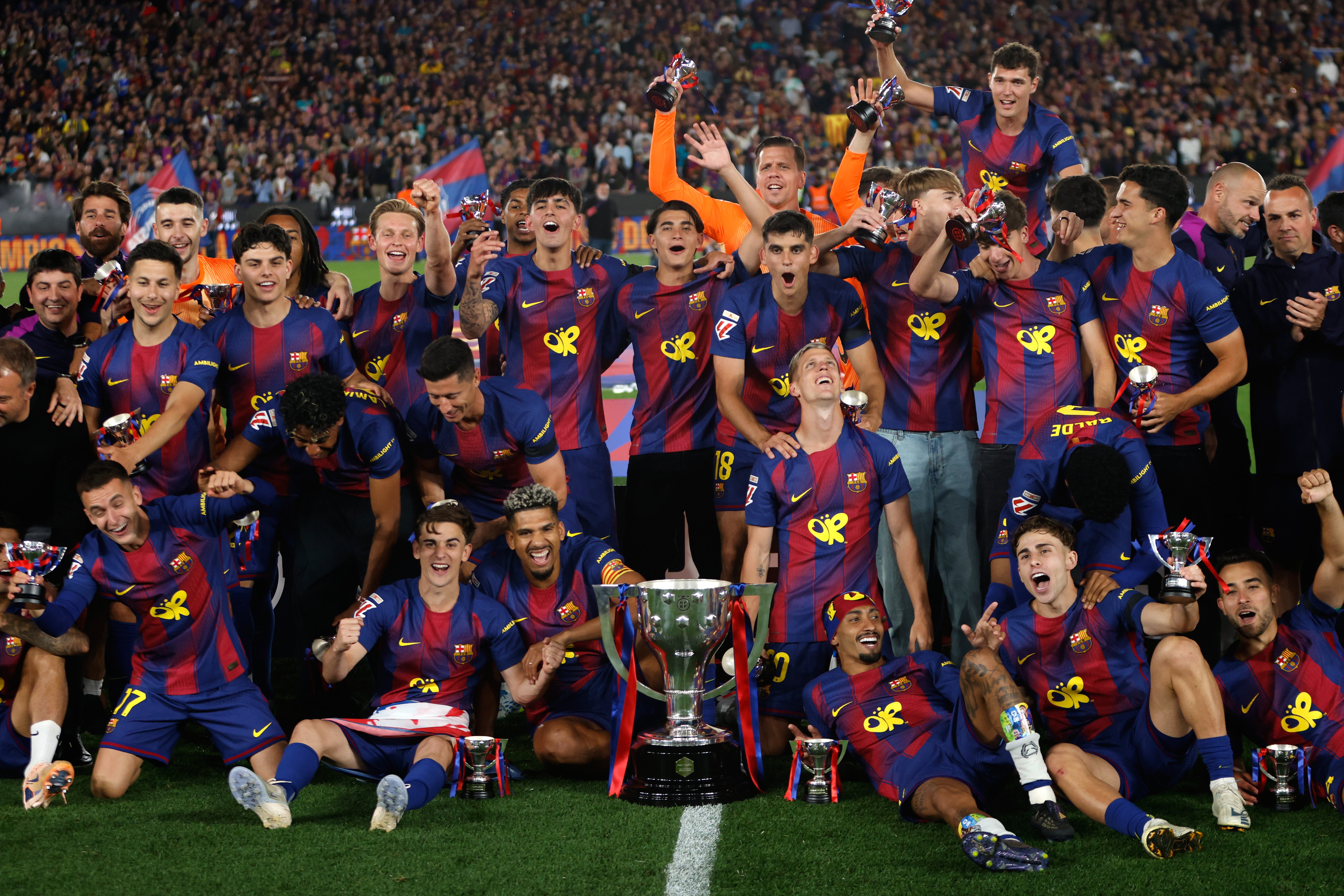Barcelona v Real Madrid LIVE: Rashford stunner helps hosts seal La Liga ...