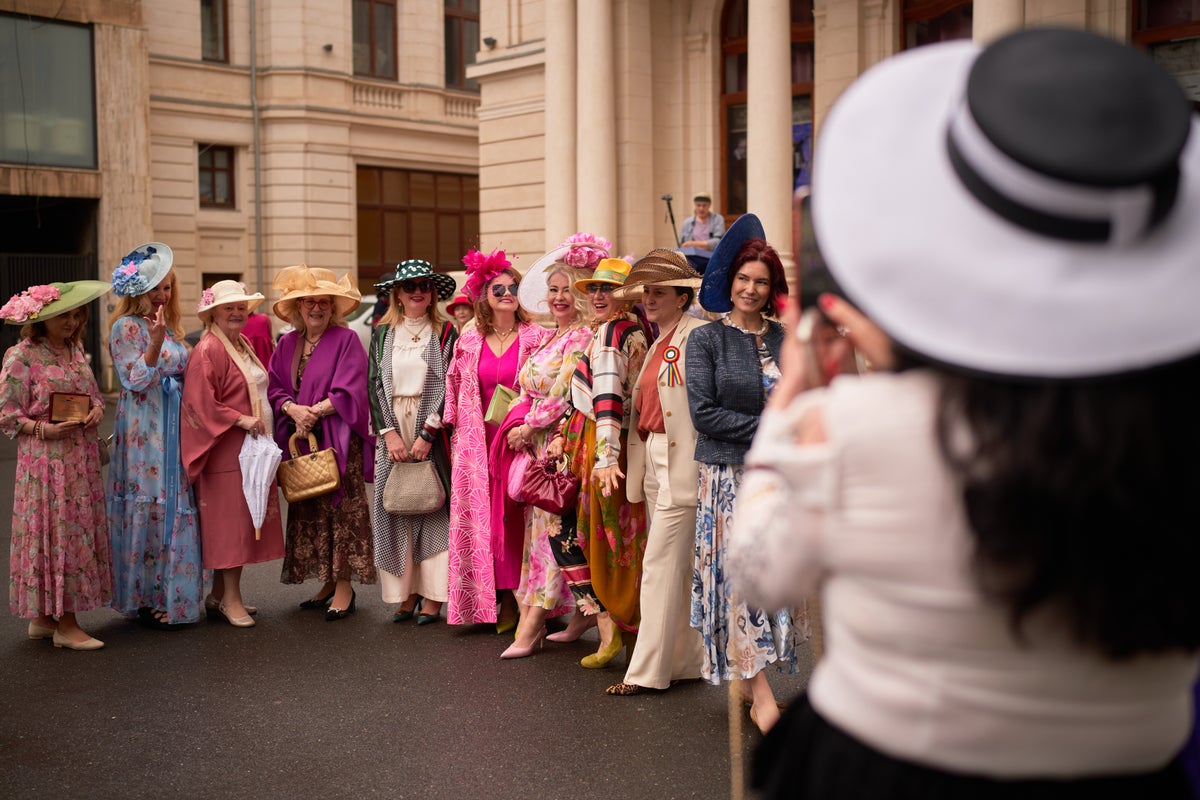 Photos: Romania tips its hat to World Hat Walk