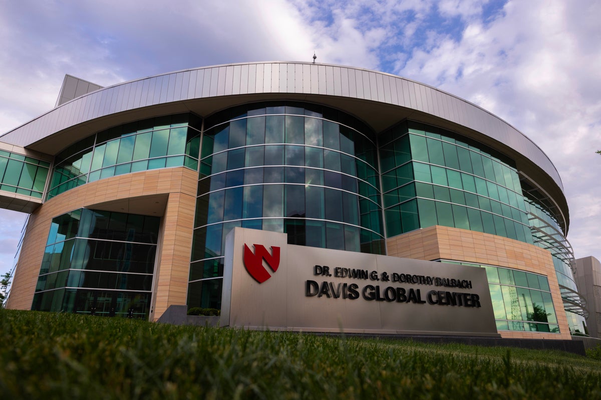 American from hantavirus-hit cruise ship tests positive as passengers arrive in Nebraska