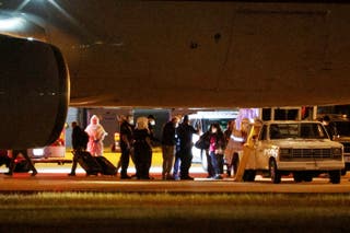 Personnel from various agencies assist in the disembarkation of passengers evacuated from the cruise ship MV Hondius, as they arrived on a chartered aircraft at Eppley Airfield in Omaha, Nebraska