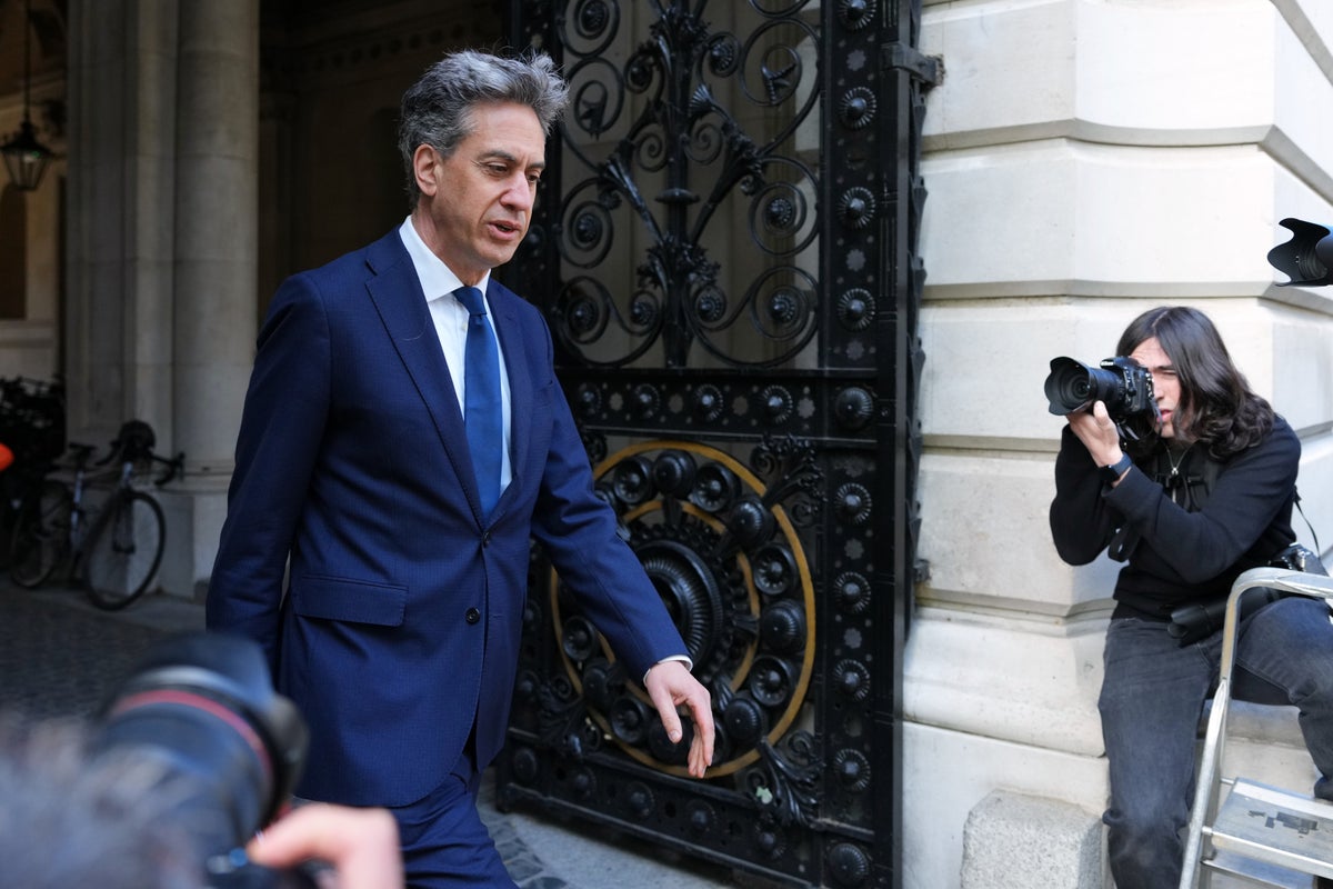 Starmer facing mounting pressure to resign as he meets UK Cabinet in crunch talks