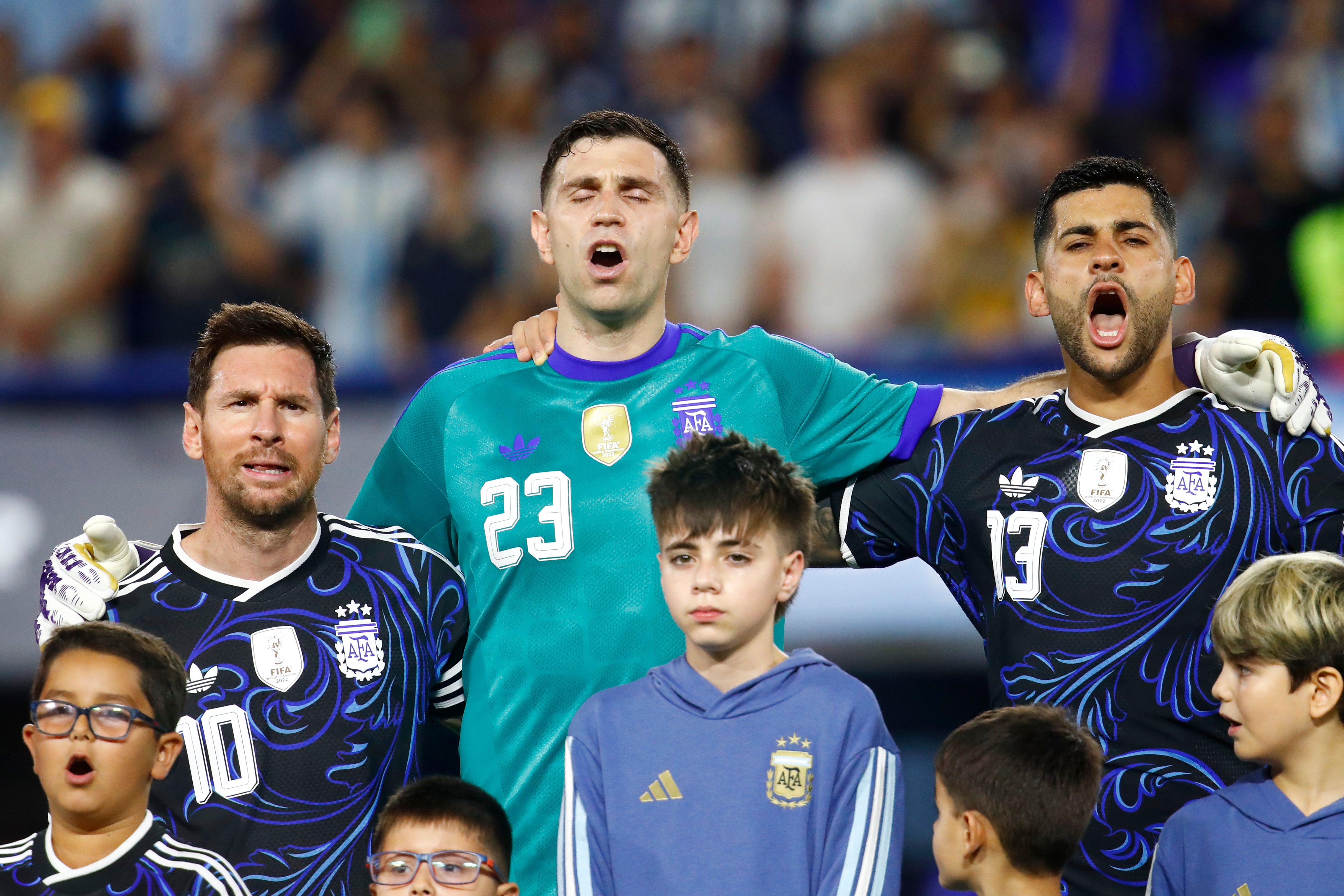 Lionel Messi, Emiliano Martinez and Cristian Romero during the national anthem (Getty)