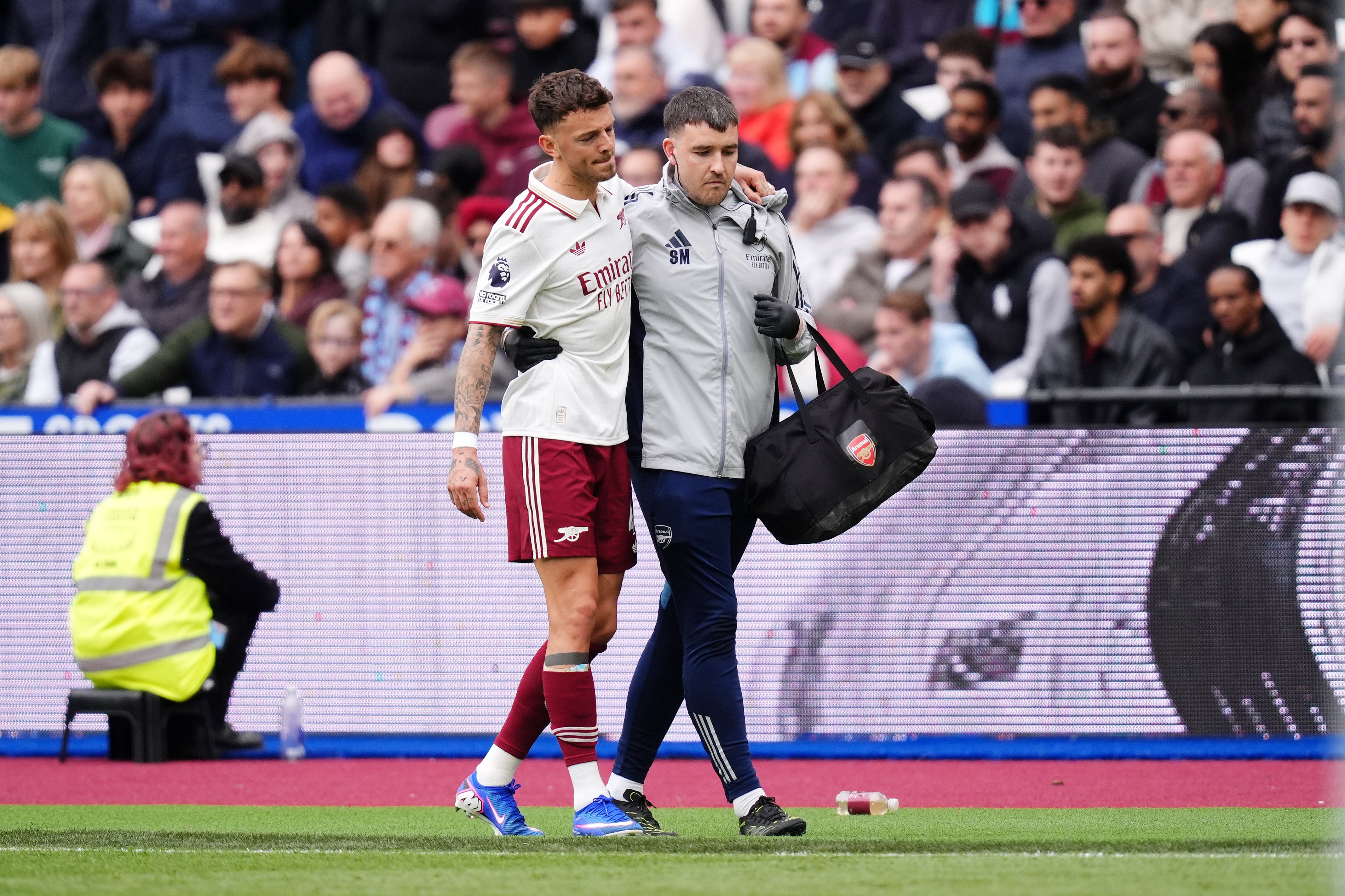 Arsenal's Ben White to miss rest of season and World Cup with 'significant' knee  injury | The Independent