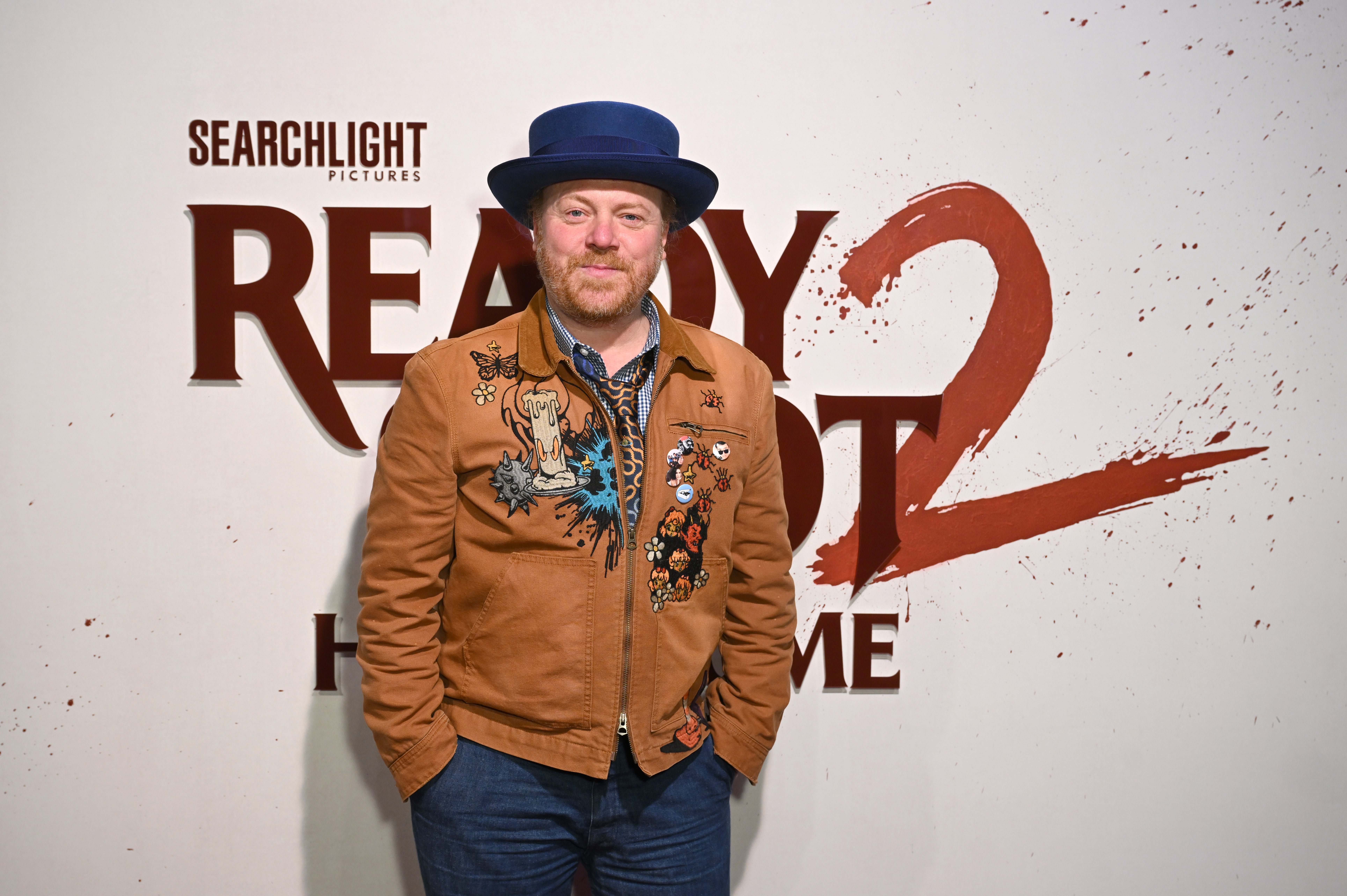 Leigh Francis alla première del film a marzo