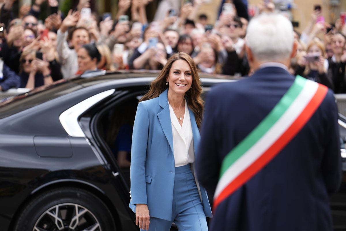 Princess Kate given rapturous welcome in Italy as she begins first official trip since cancer treatment | The Independent