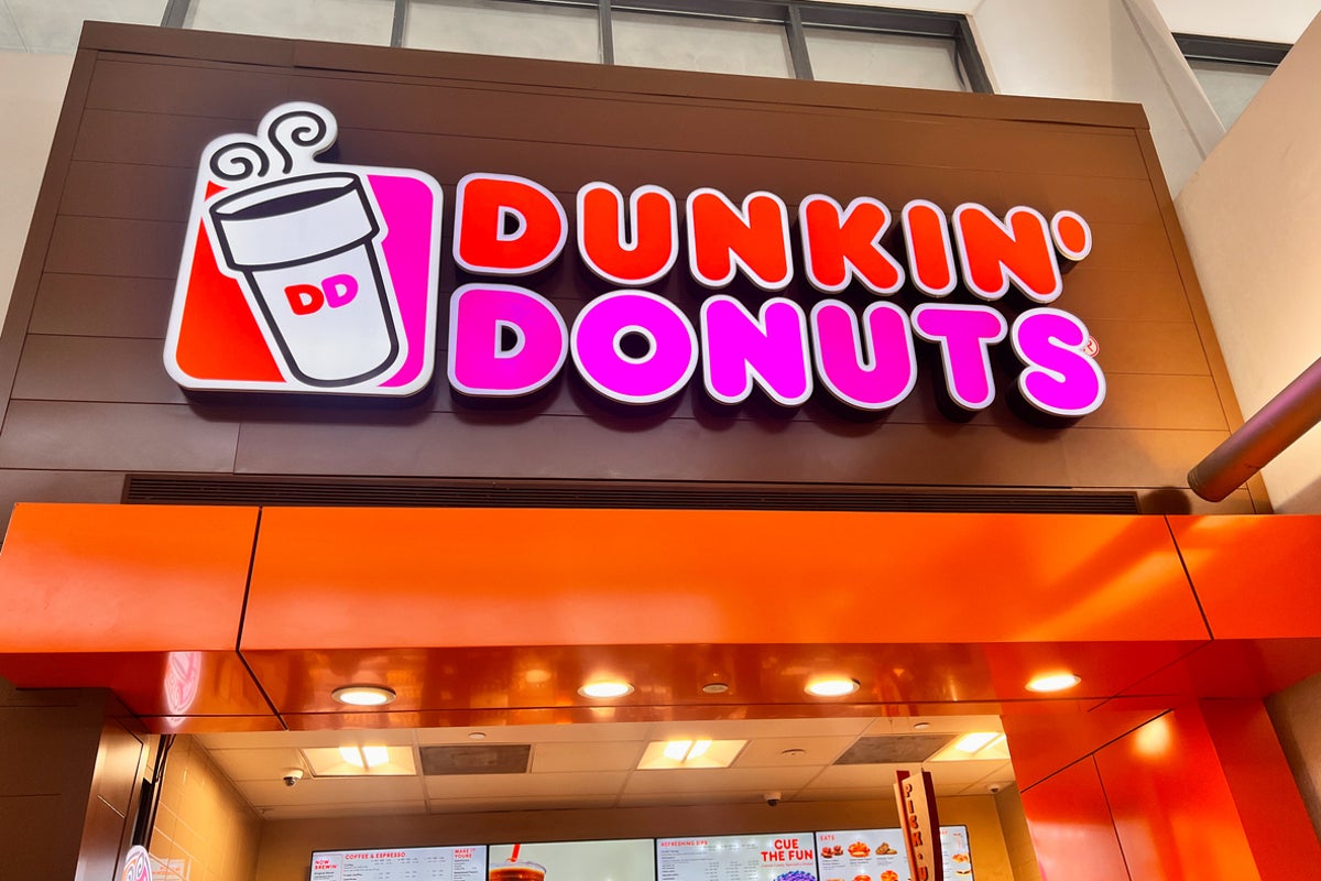 Dunkin&rsquo; to launch viral 48oz beverage buckets nationwide: report