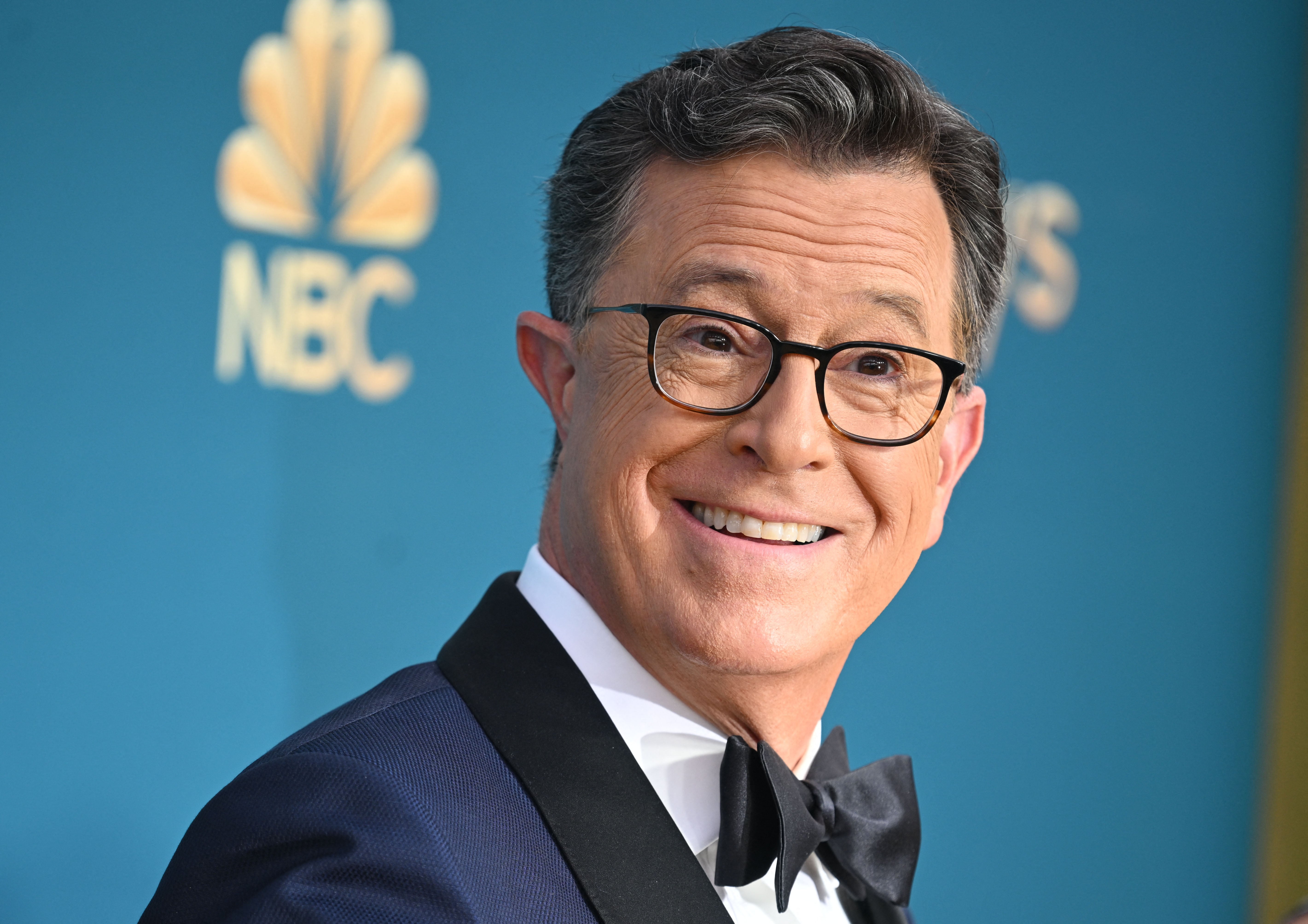Stephen Colbert admitiu que estava 'extremamente atraído' por Michelle Williams enquanto entrevistava o ator no 'The Late Show'