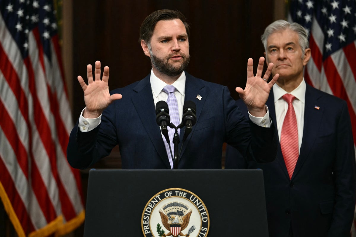 JD Vance, Trump'a Marco Rubio hakkında soru sorulduğunda onun yerini alacak "Çırak" benzeri bir yarış olmadığı konusunda şaka yapıyor