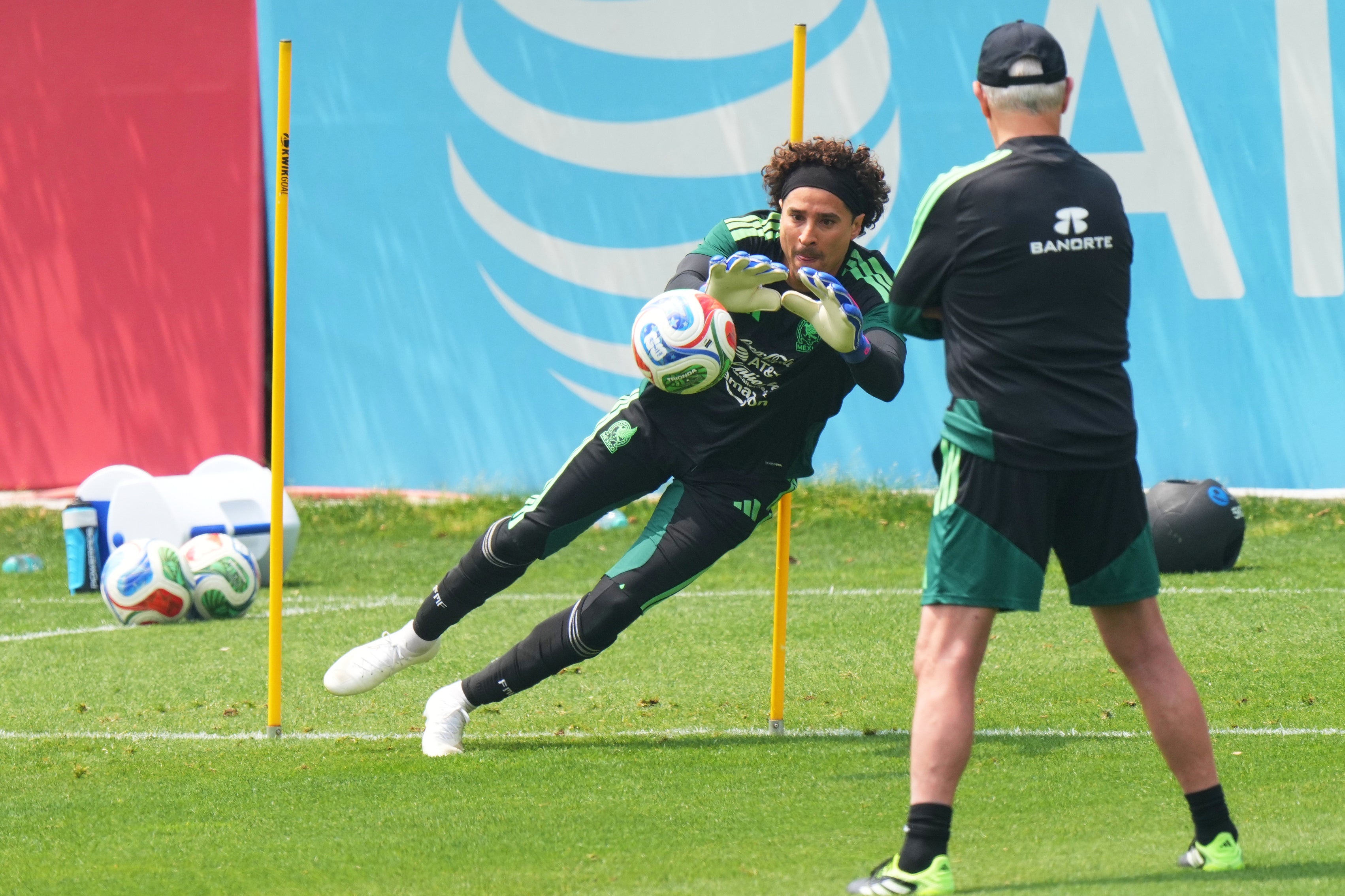 DEP-FUT MUNDIAL MÉXICO-OCHOA