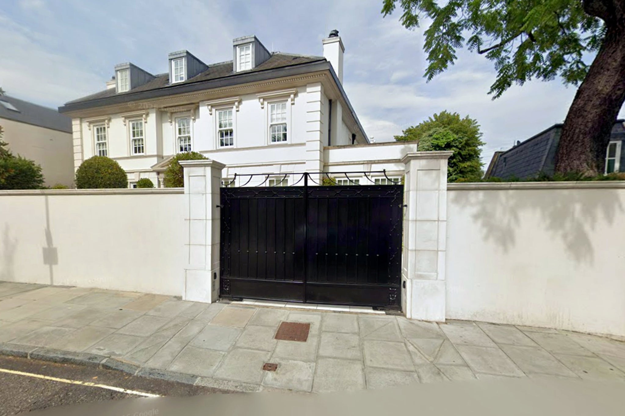 The couple had rented a house in St John’s Wood, London, after Pack was dispatched to Europe by his firm to lead its regional expansion