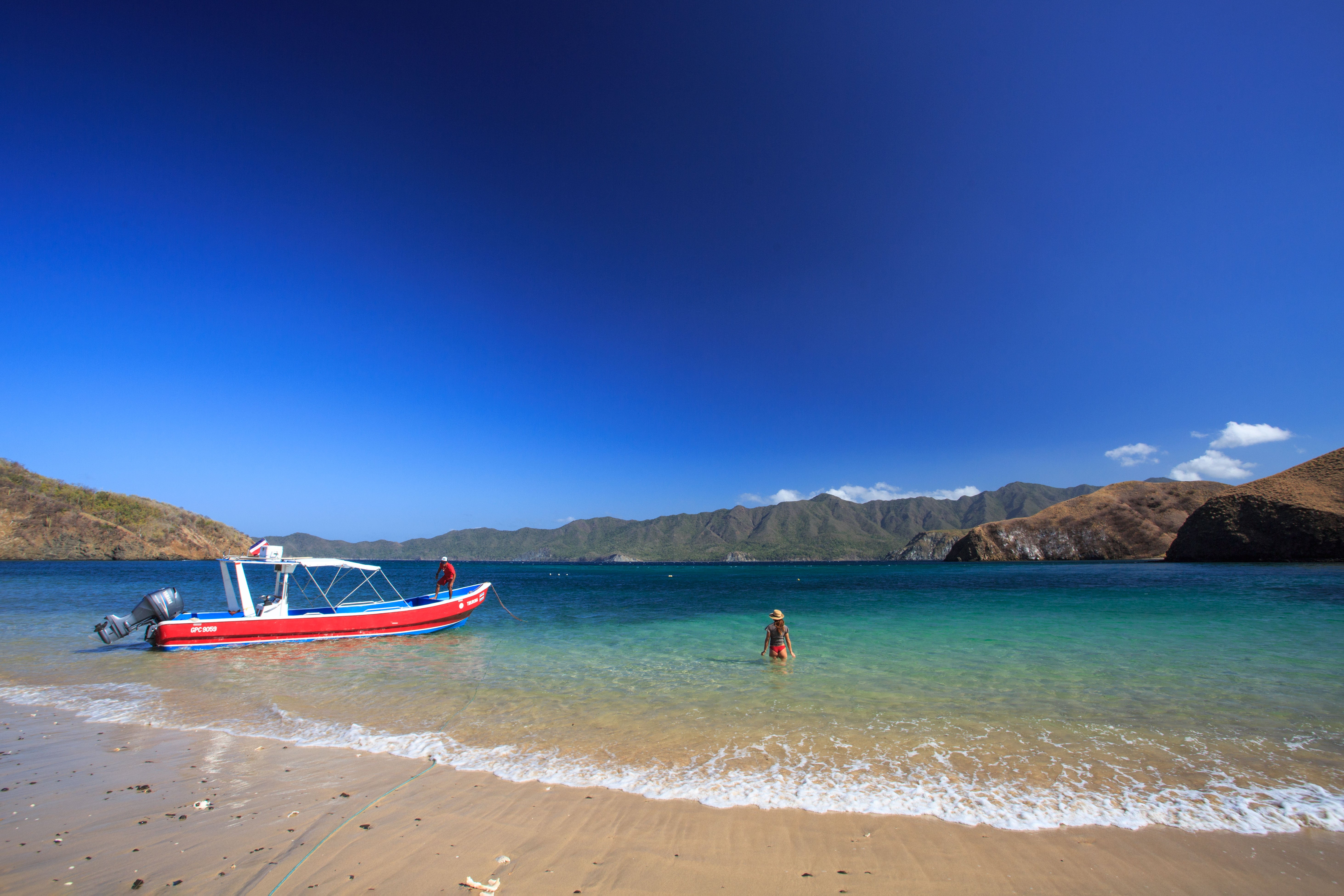 Islas_Guanacaste_Isla Murcielago_Playa_Panga en el mar